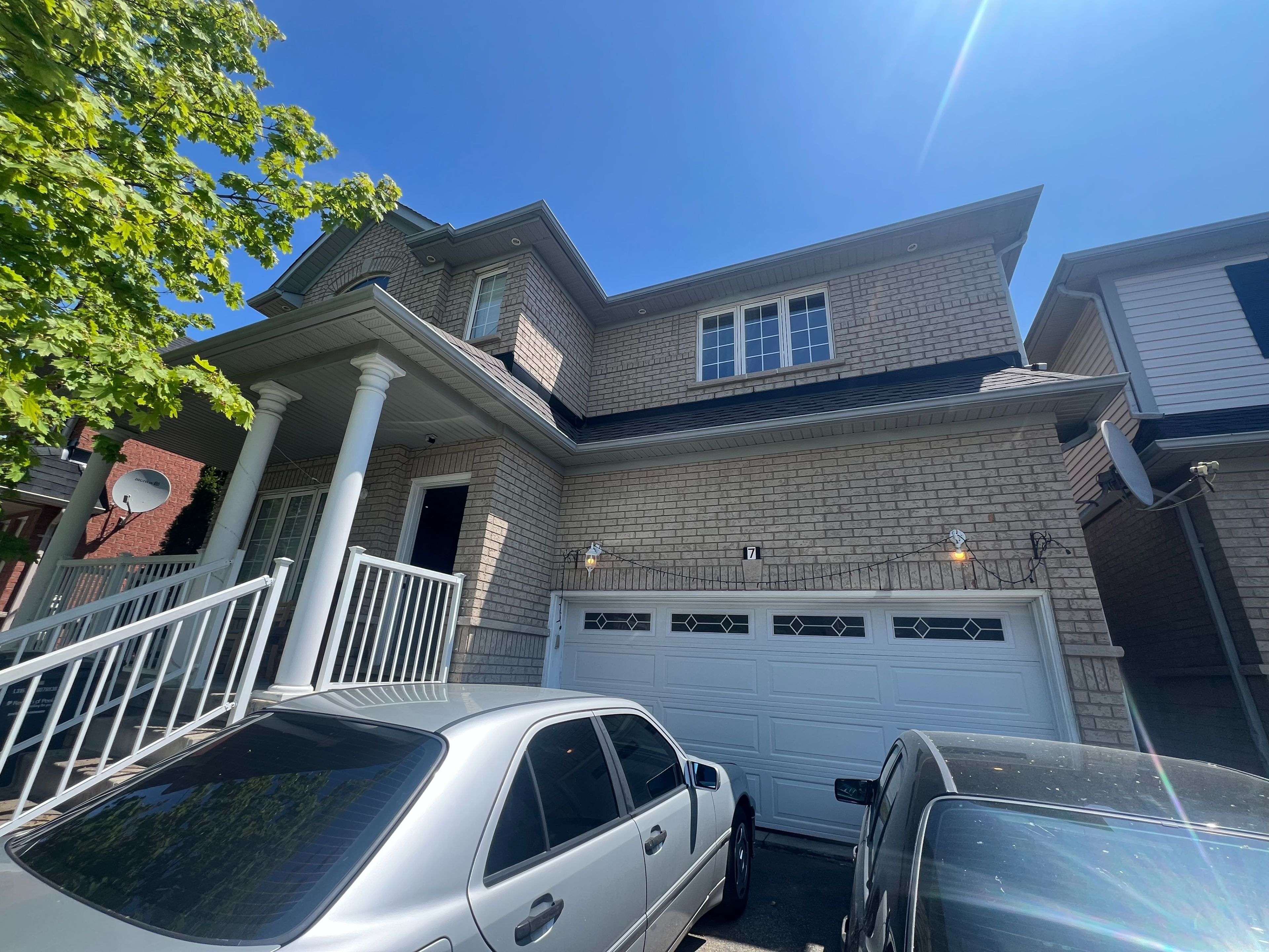 7 Sandway DR, Brampton, ON L7A 2H3