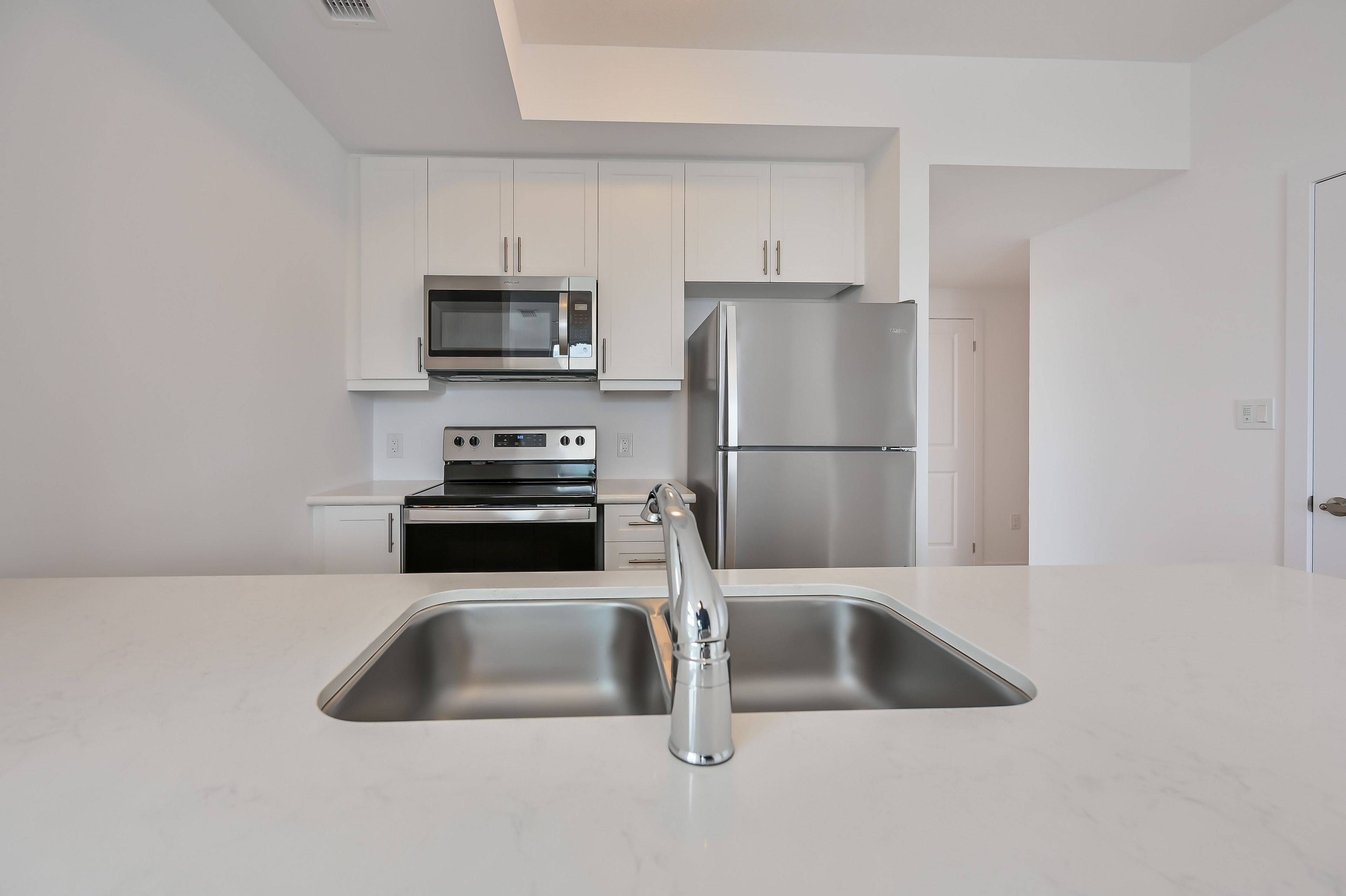 Hamilton, ON L8B 2A6,470 DUNDAS ST E #611