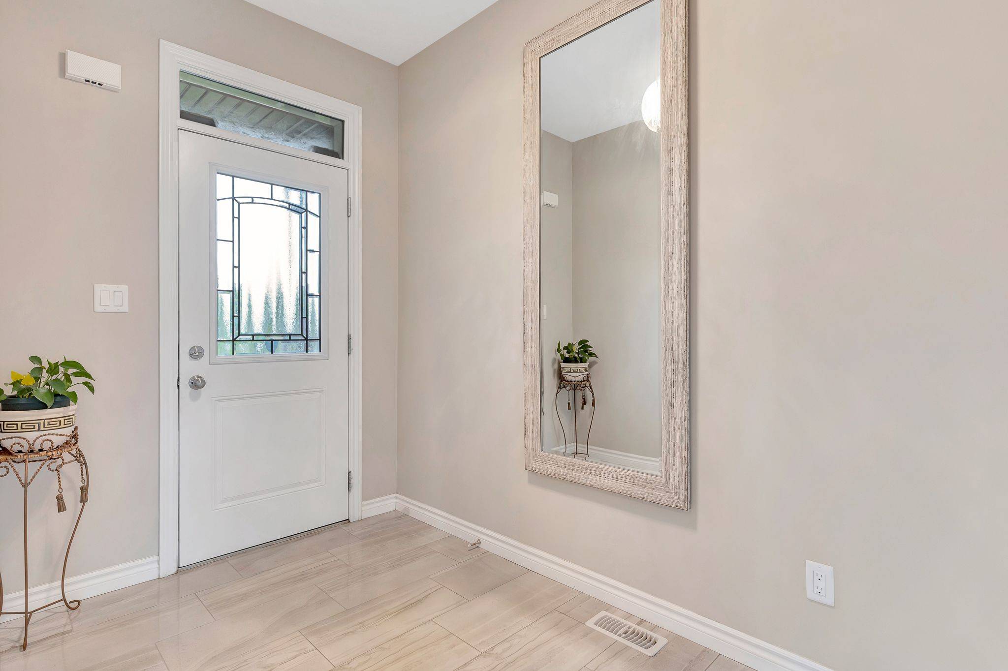 Kitchener, ON N2R 0H5,179 Templewood DR