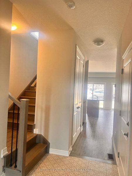 Hamilton, ON L9B 0J9,94 Aquasanta CRES