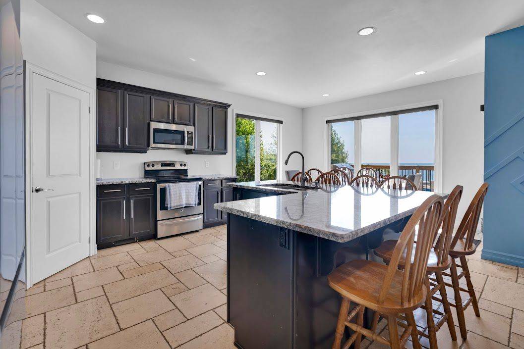 Chatham-kent, ON N0P 2P0,1932 Ocean BLVD