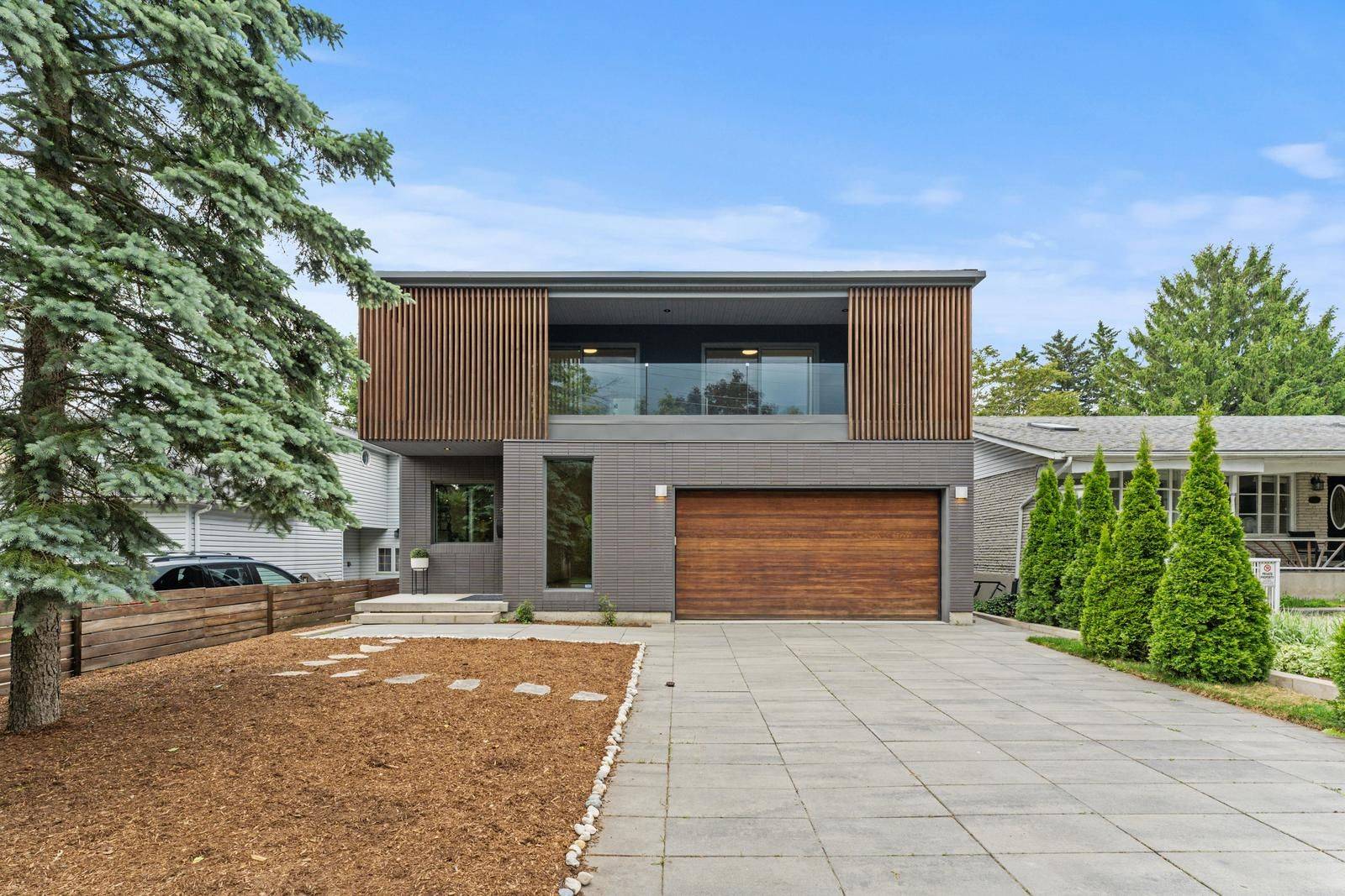 Guelph, ON N1G 2G2,14 Maple ST