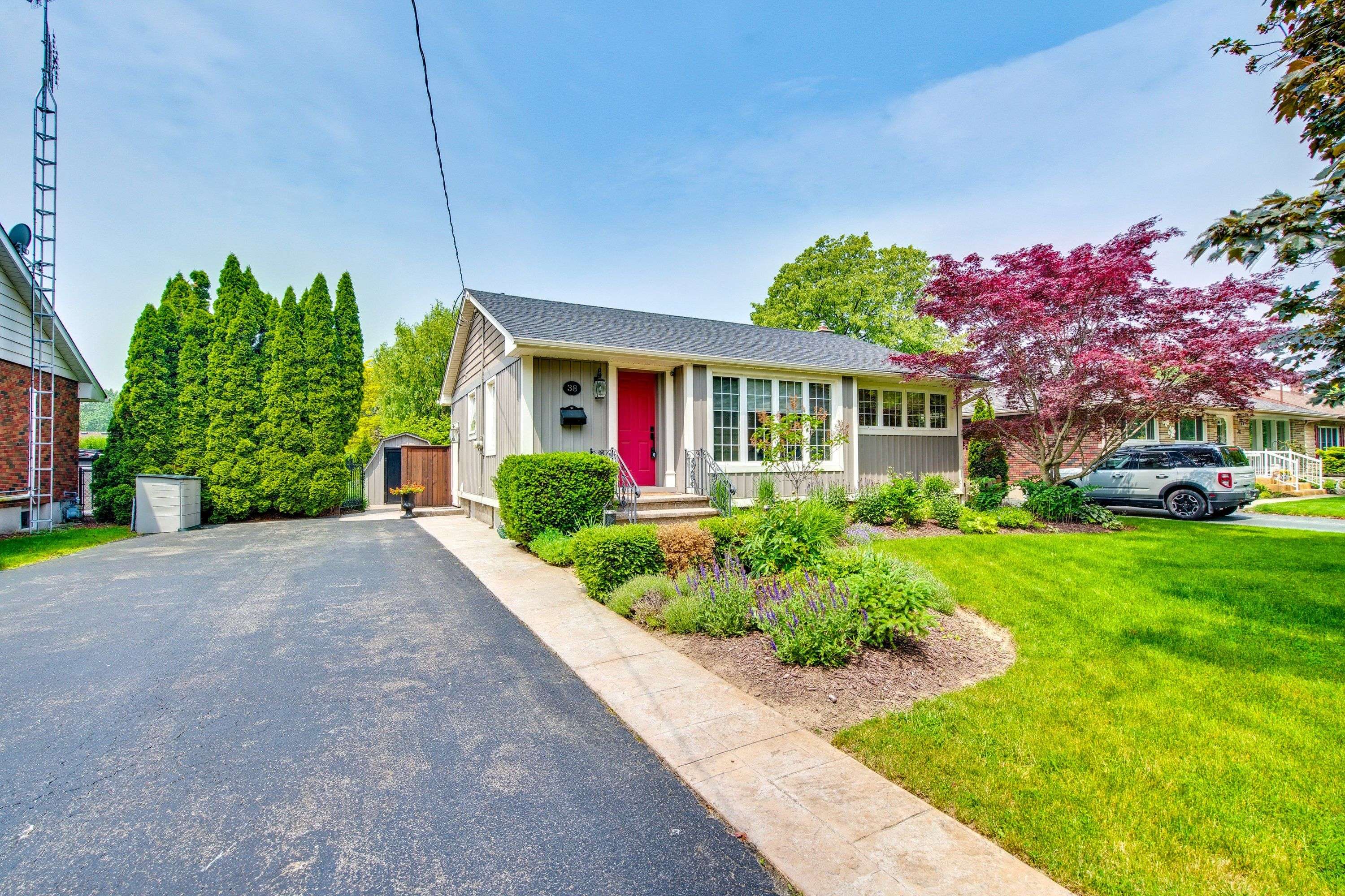 38 Albany DR, St. Catharines, ON L2N 3T5
