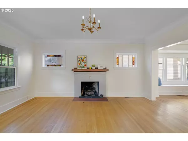 Portland, OR 97214,3955 SE ASH ST