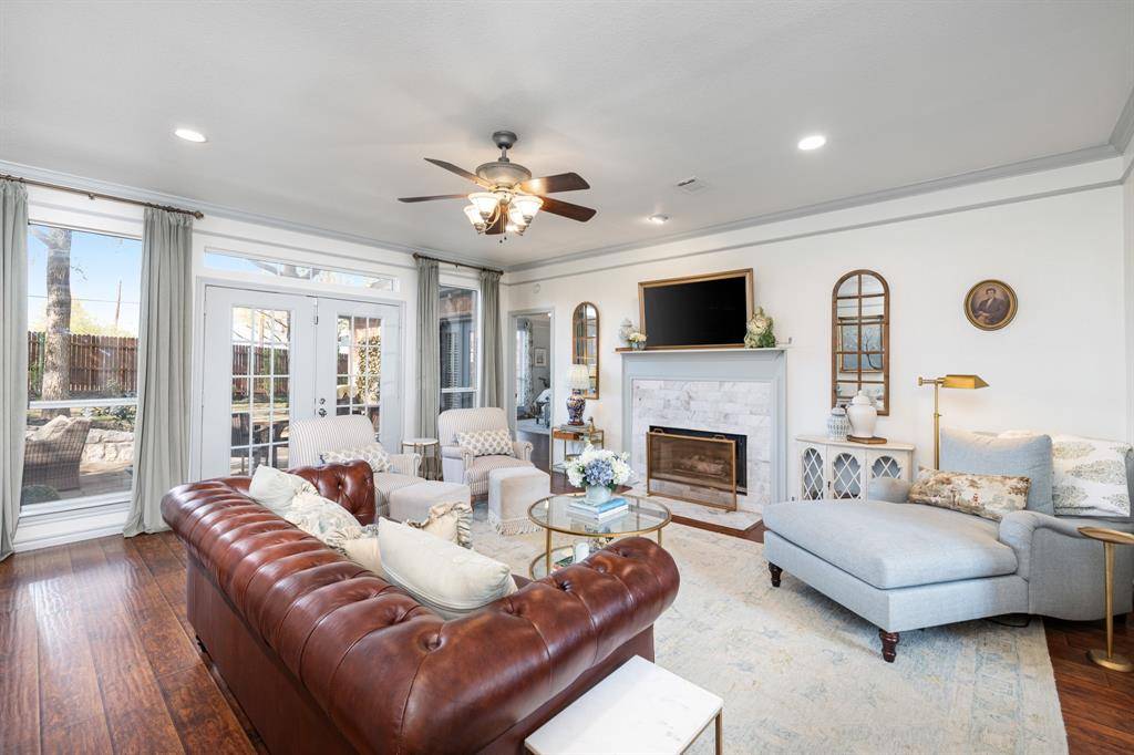 1812 Branch Hollow Lane,  Grapevine,  TX 76051
