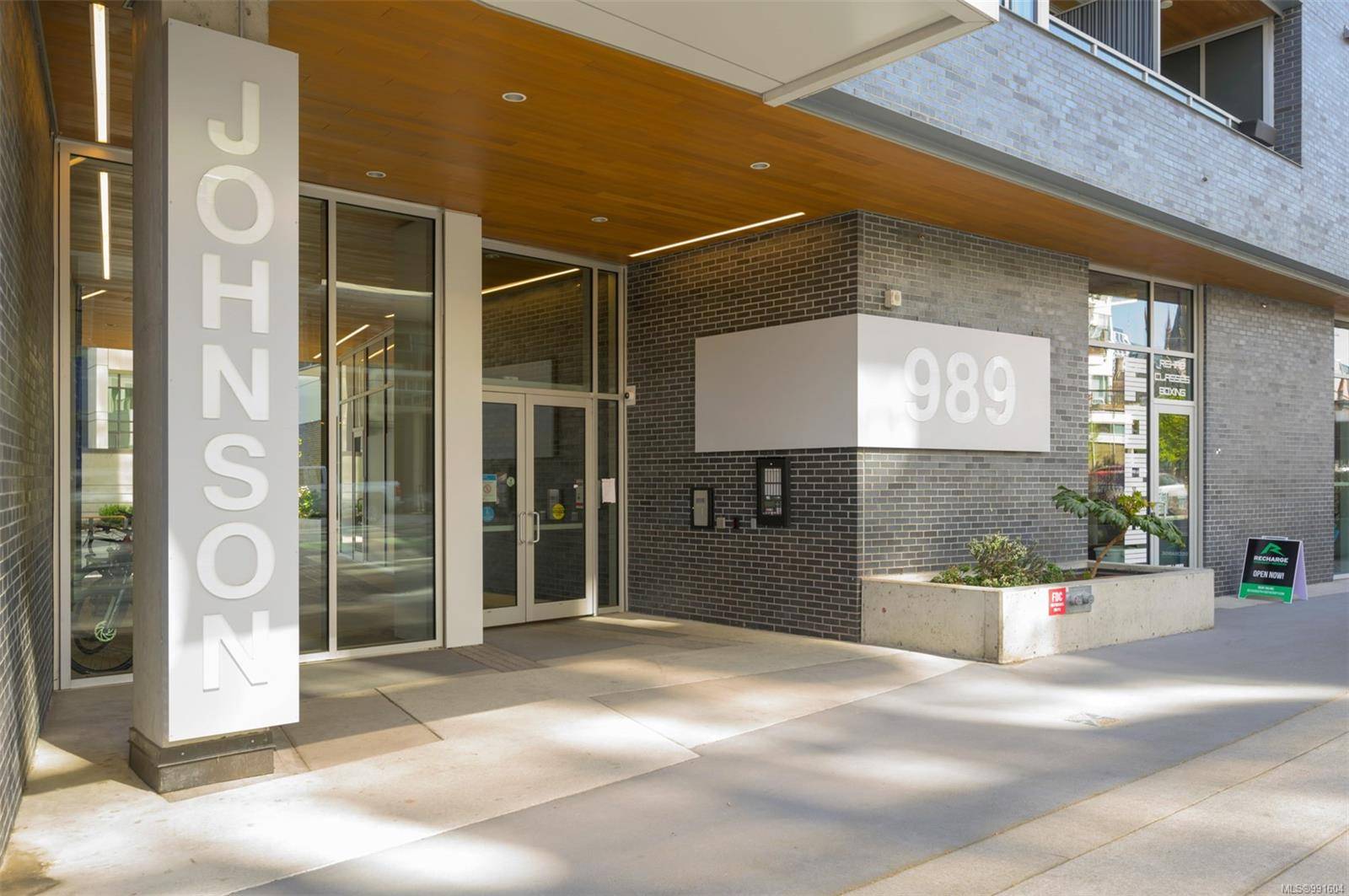 Victoria, BC V8V 0E3,989 Johnson St #1513