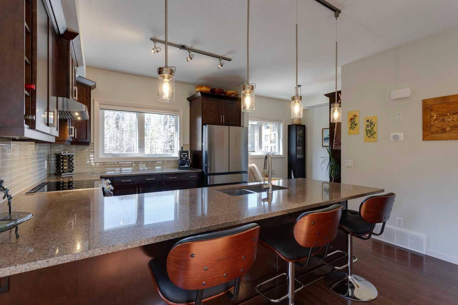 303 Valley Ridge MNR Northwest, Calgary, AB T3B 6C4