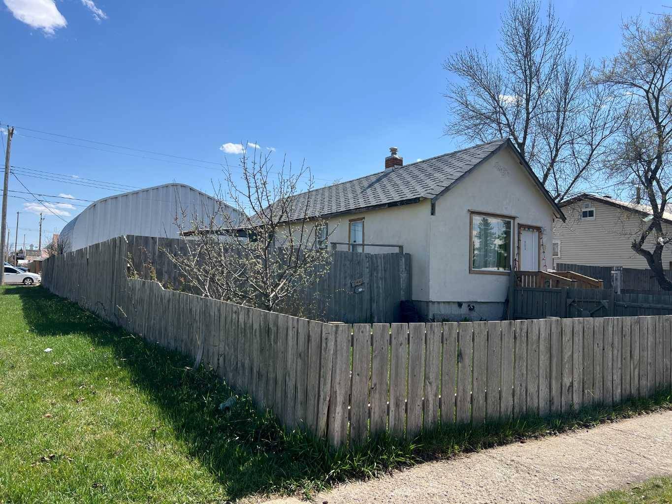 303 2 ST N, Vulcan, AB T0L 2B0