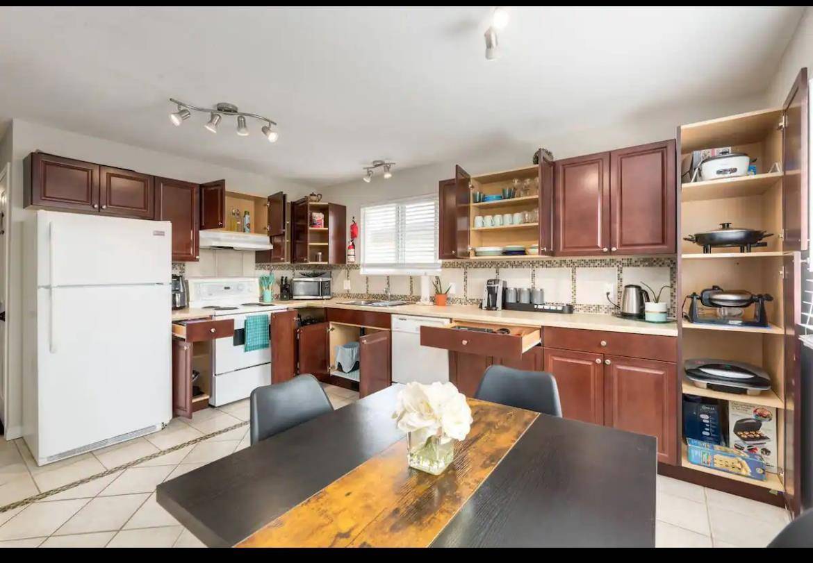 Sylvan Lake, AB T4S 1J5,5 Parkland DR