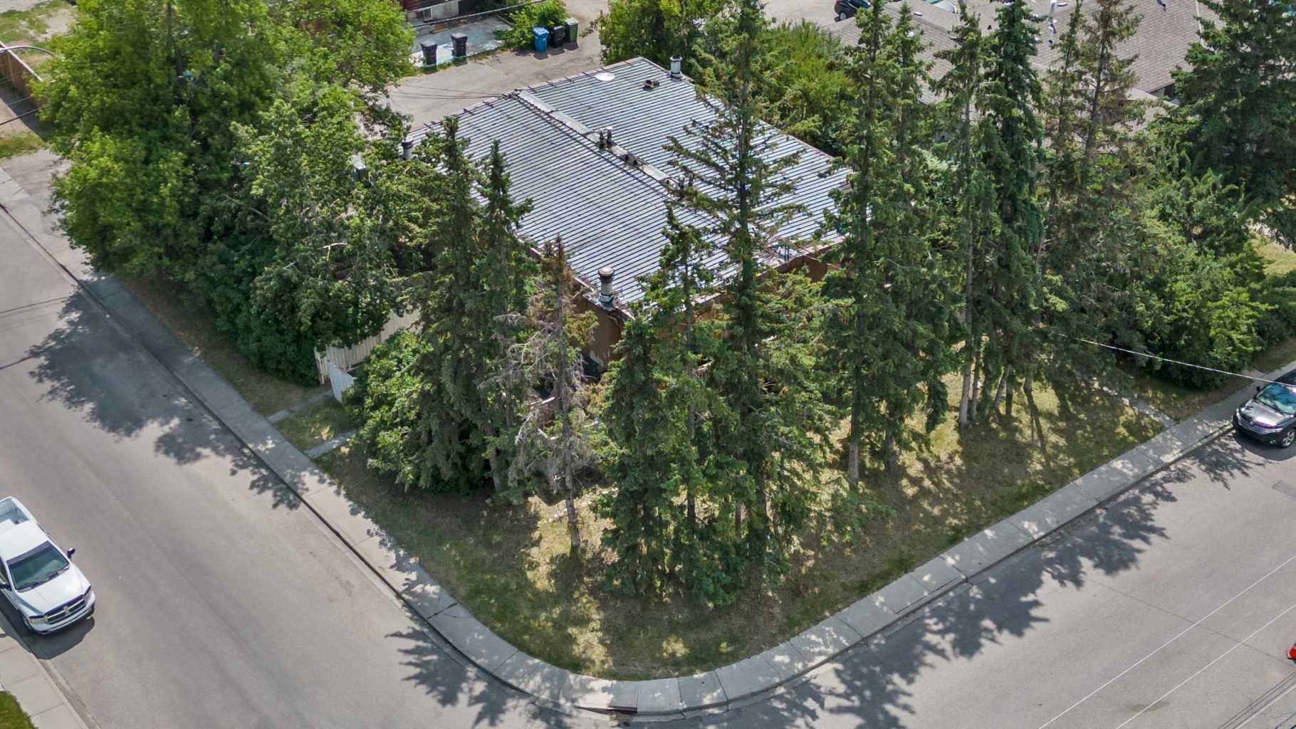 7703 41 AVE Northwest, Calgary, AB T3B 1X7