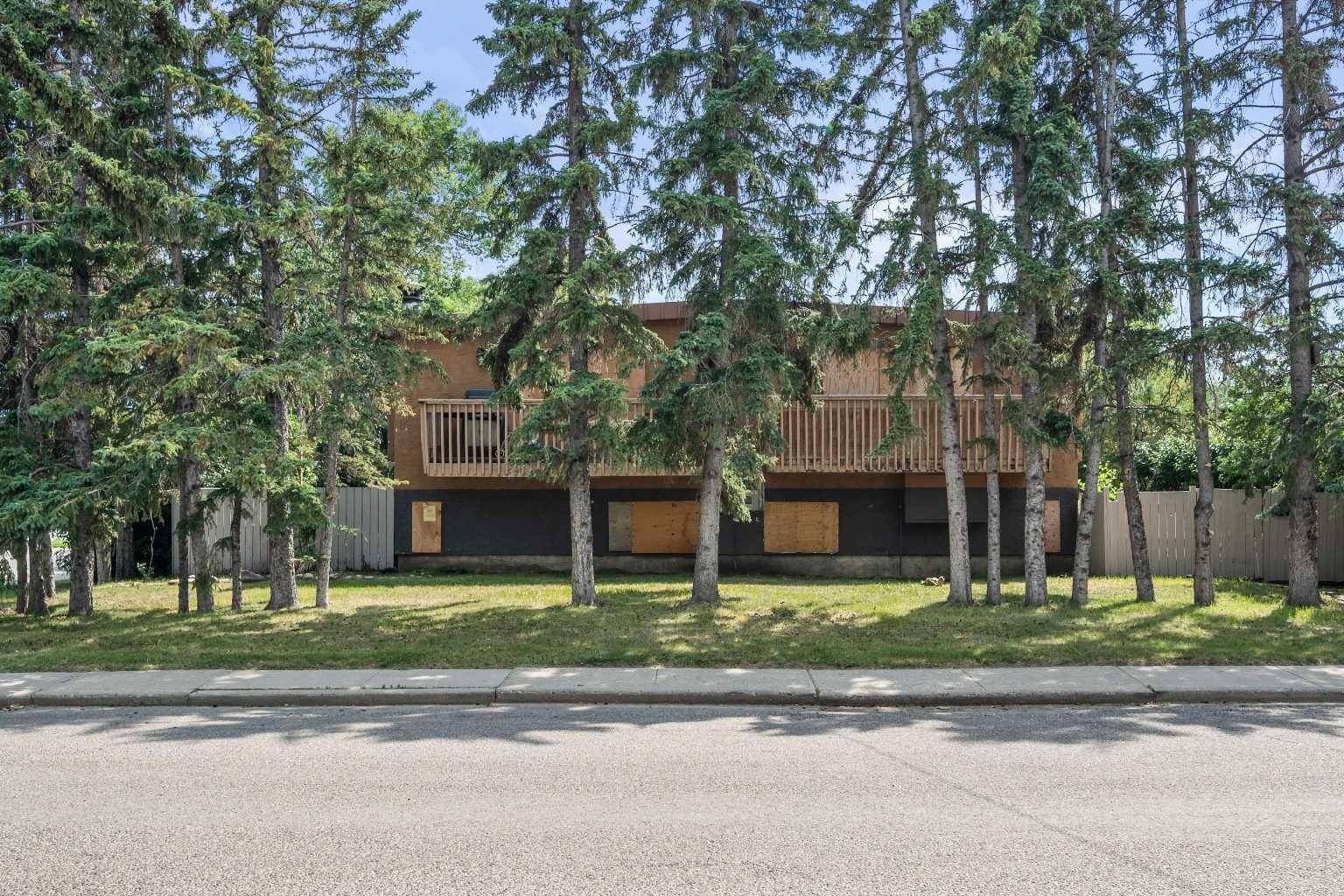 Calgary, AB T3B 1X7,7703 41 AVE Northwest