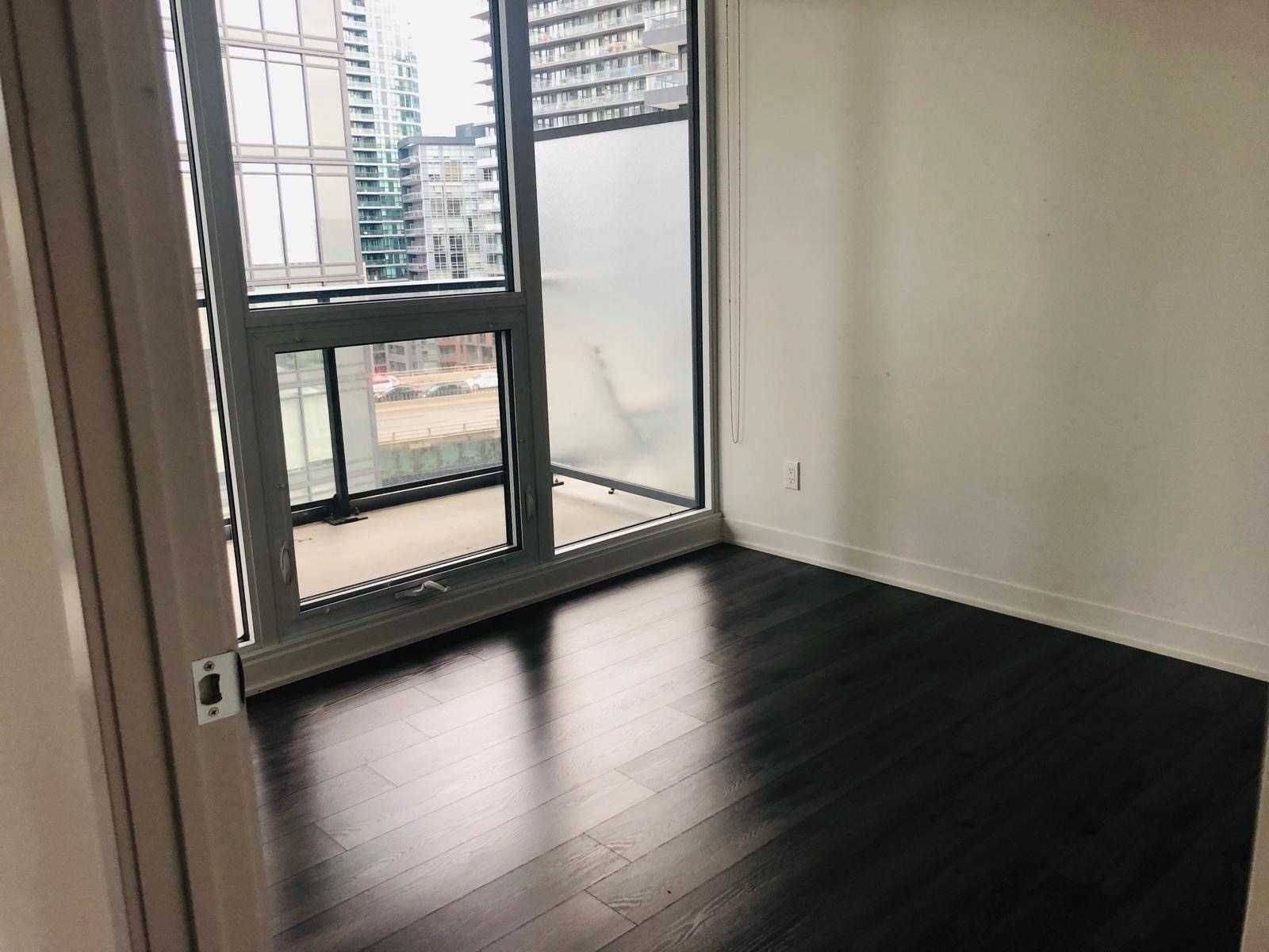 Toronto C01, ON M5V 0J4,90 Queens Wharf RD #907