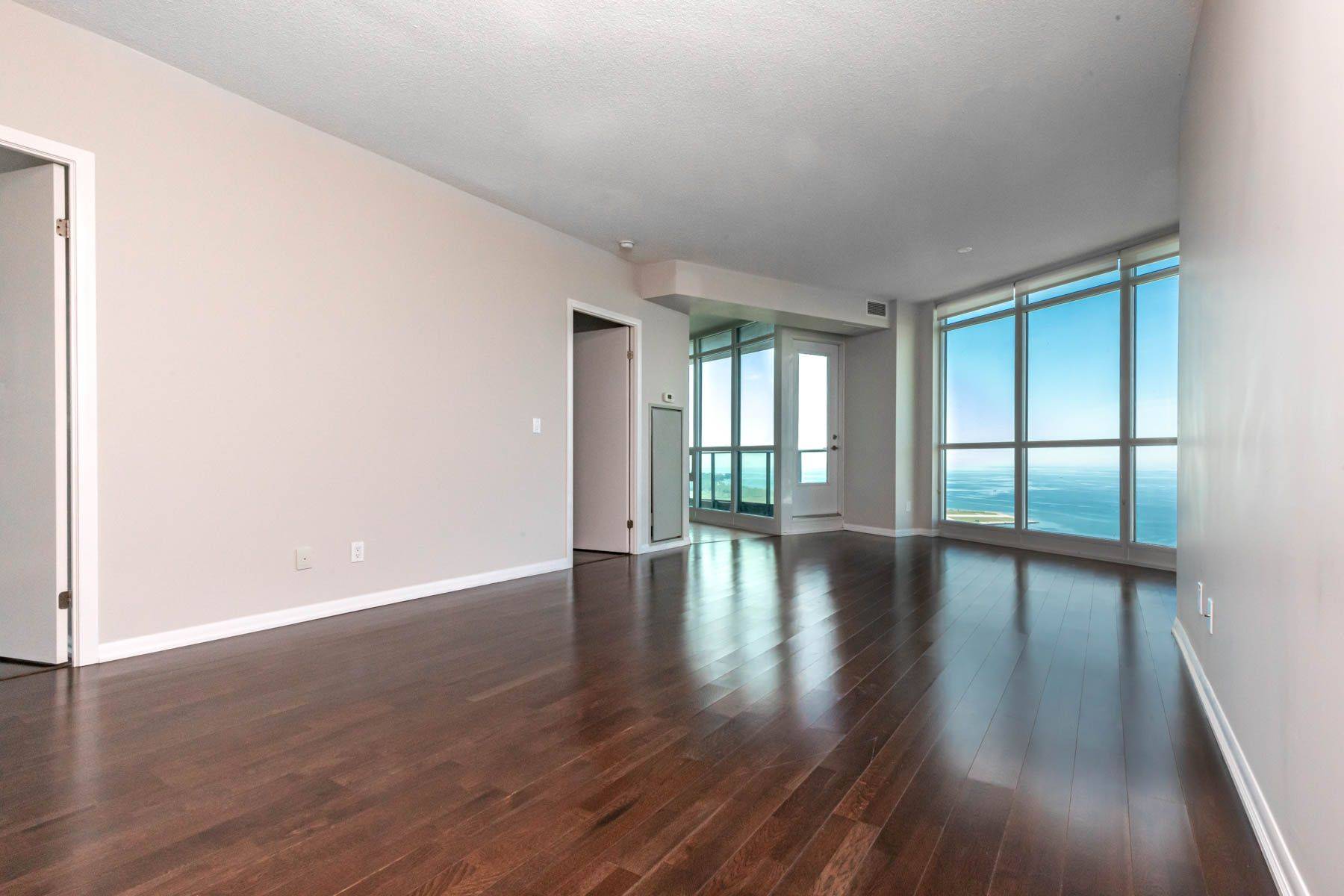 Toronto C01, ON M5V 4A2,215 Fort York BLVD #2904