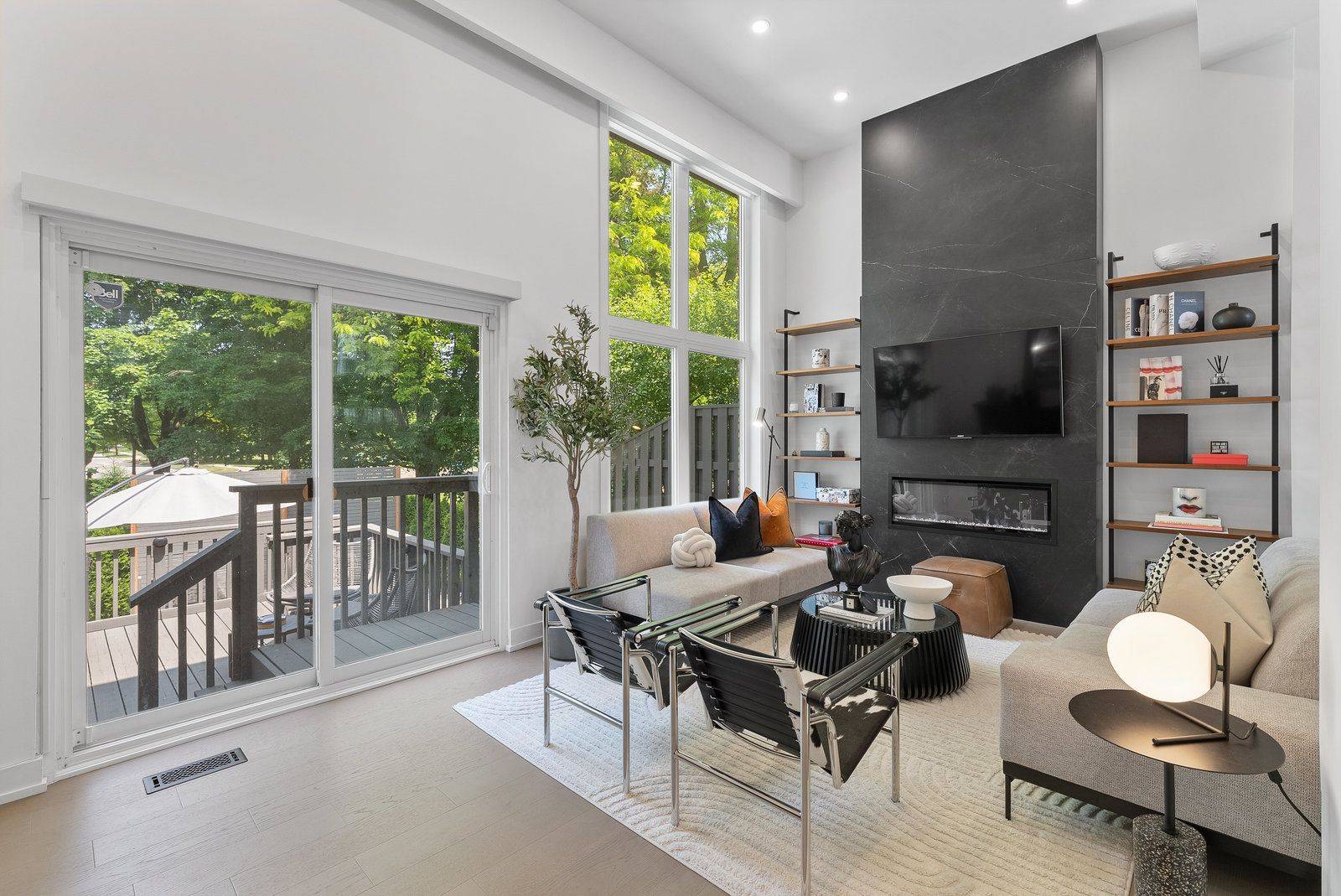 36 Farmstead RD, Toronto C12, ON M2L 2G2