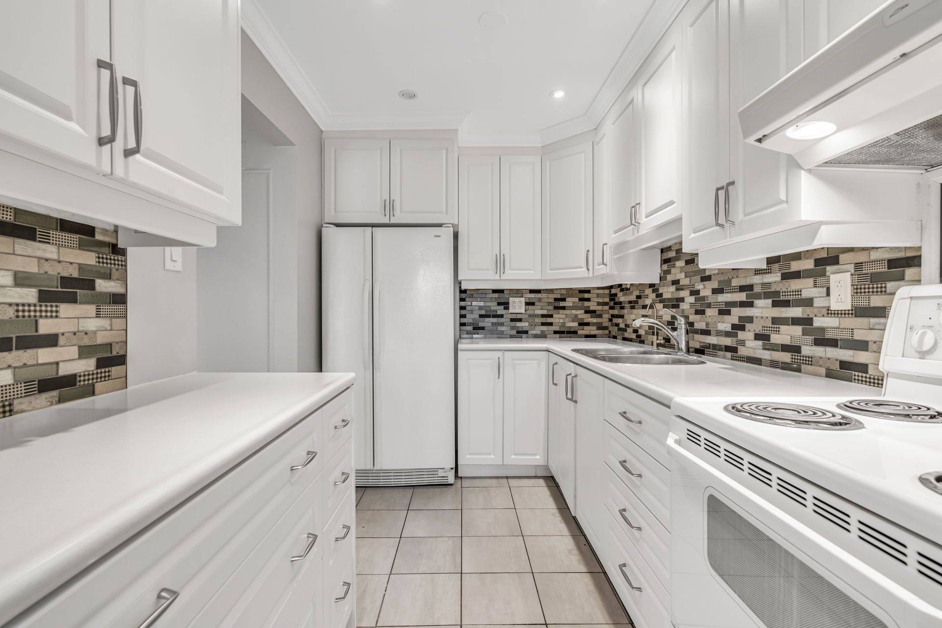 Markham, ON L3T 5B8,22 Niles WAY #325