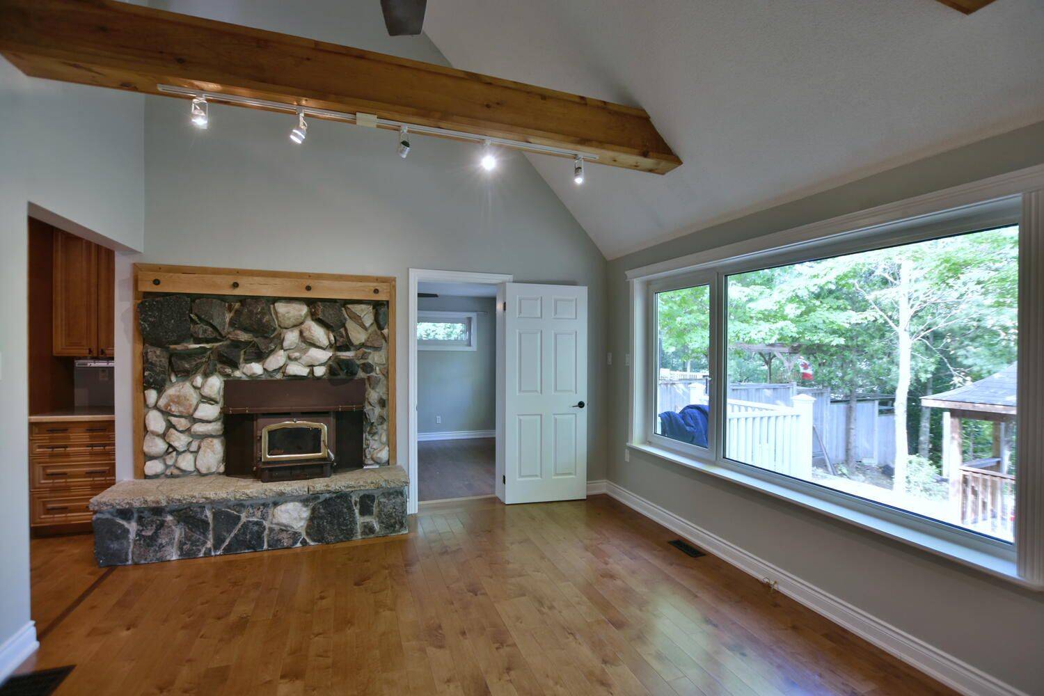 Wasaga Beach, ON L9Z 2T5,104 KNOX RD E