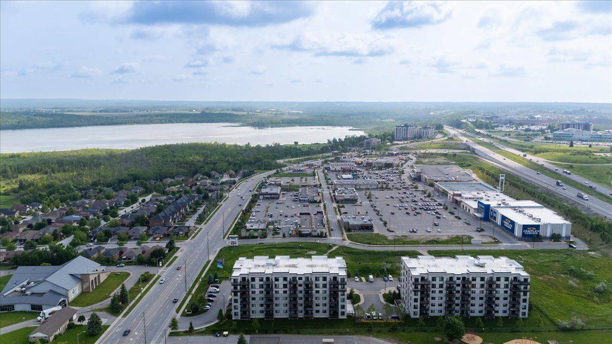 Barrie, ON L4M 0K8,295 Cundles RD E #404
