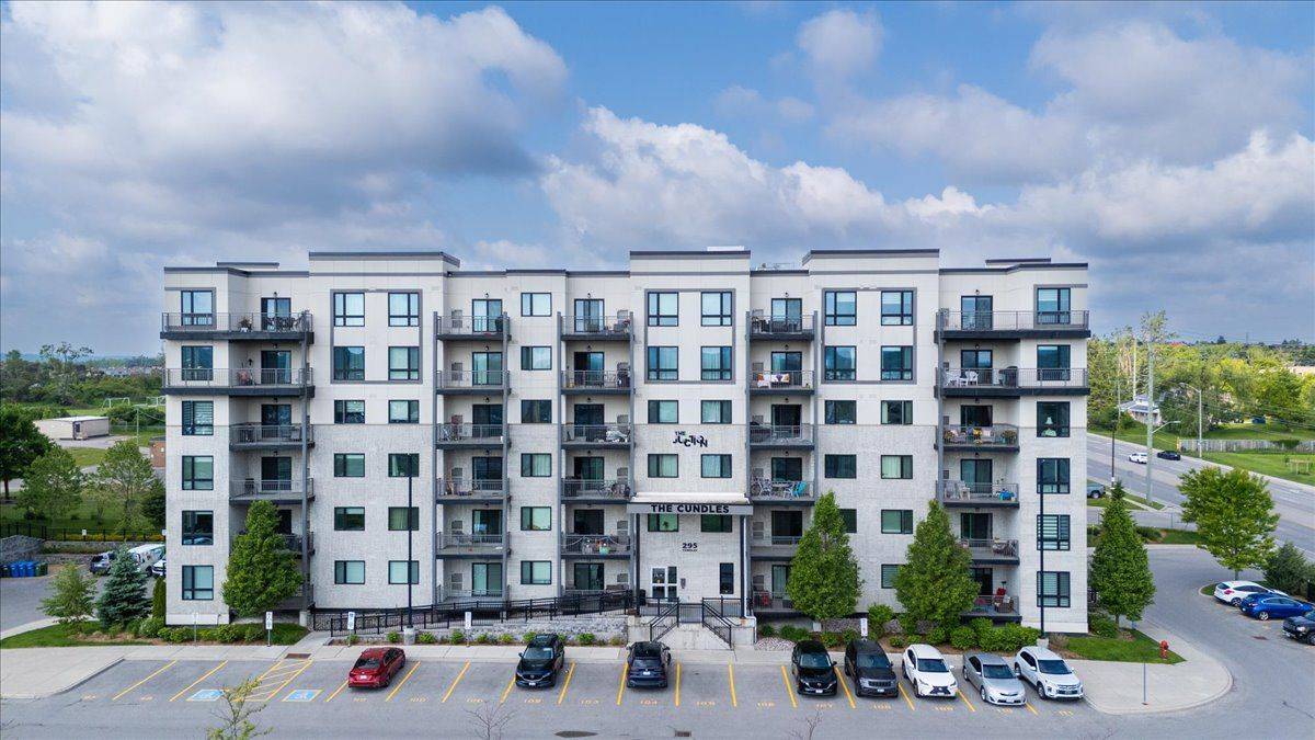 Barrie, ON L4M 0K8,295 Cundles RD E #404