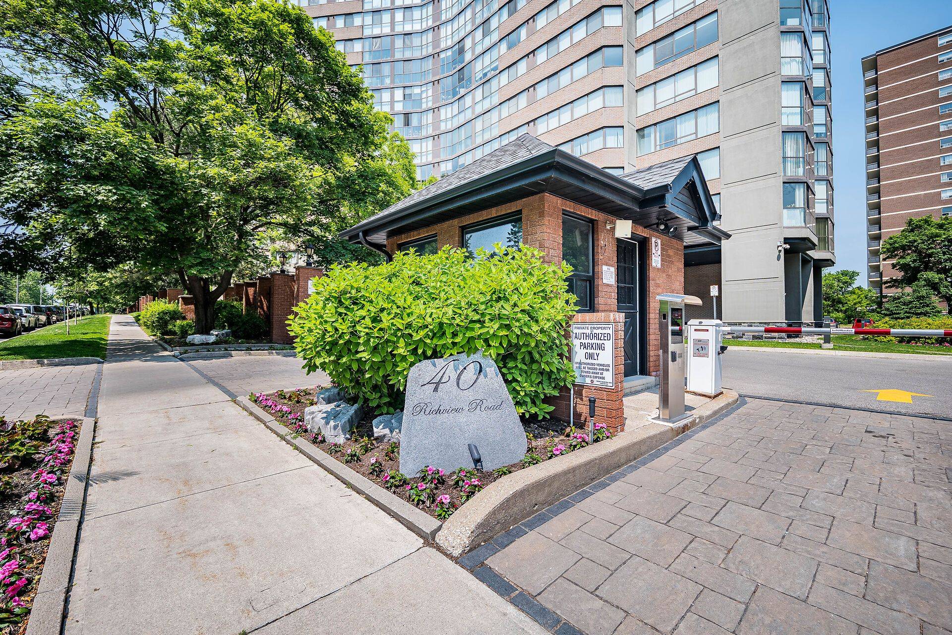 Toronto W09, ON M9A 5C1,40 Richview RD #1606