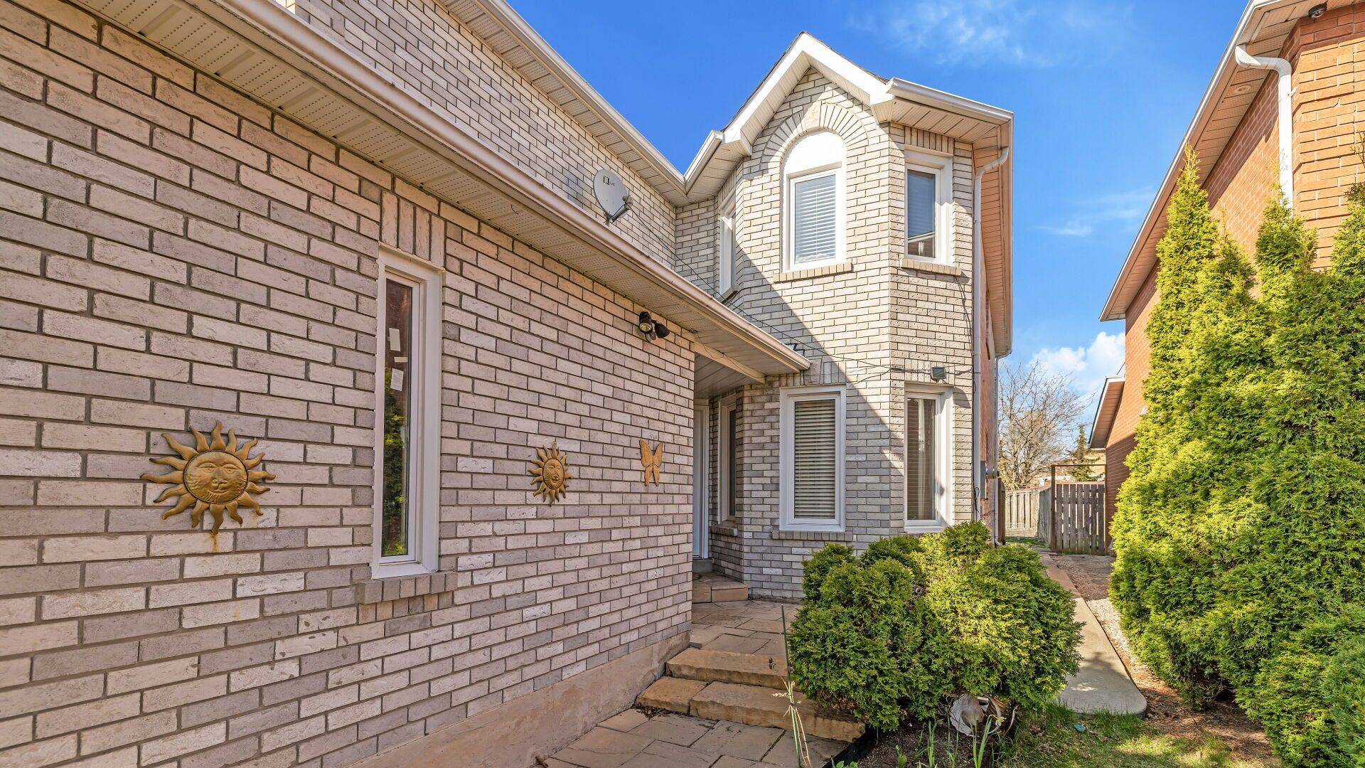 Mississauga, ON L5N 6E7,3464 Nutcracker DR