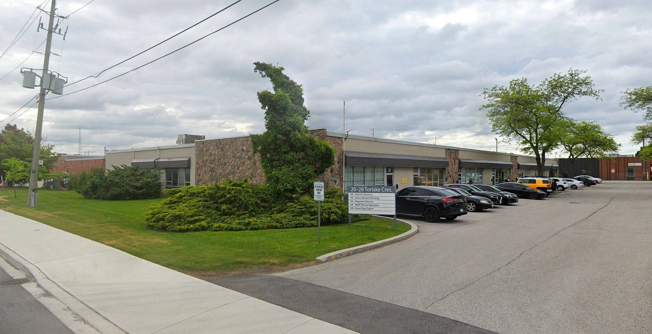24 Torlake CRES, Toronto W06, ON M8Z 1B3