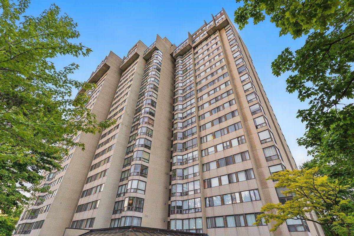 200 Robert Speck Pkwy #1203, Mississauga, ON L4Z 1S3