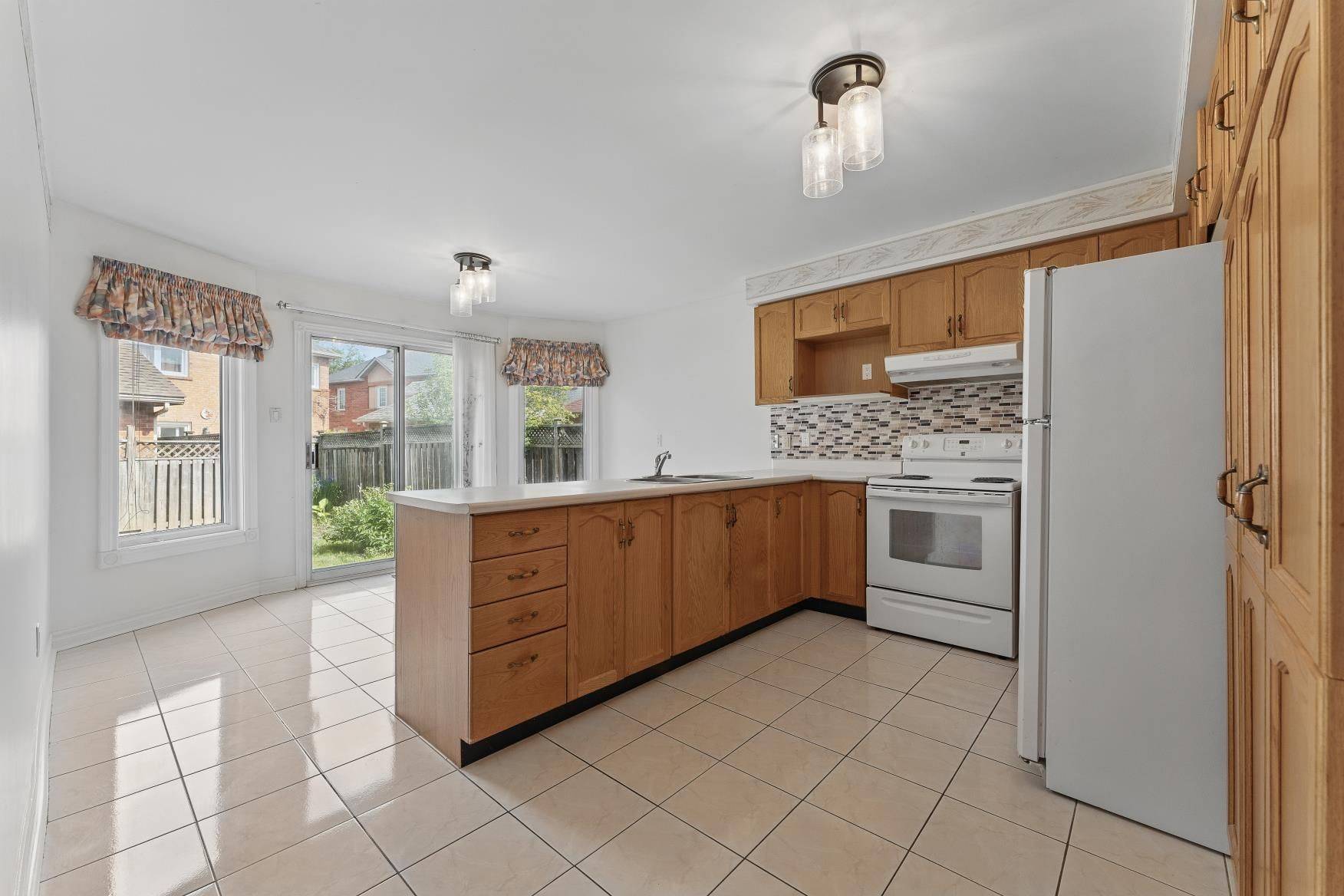 Mississauga, ON L5V 1L2,5016 Natkarni CRES