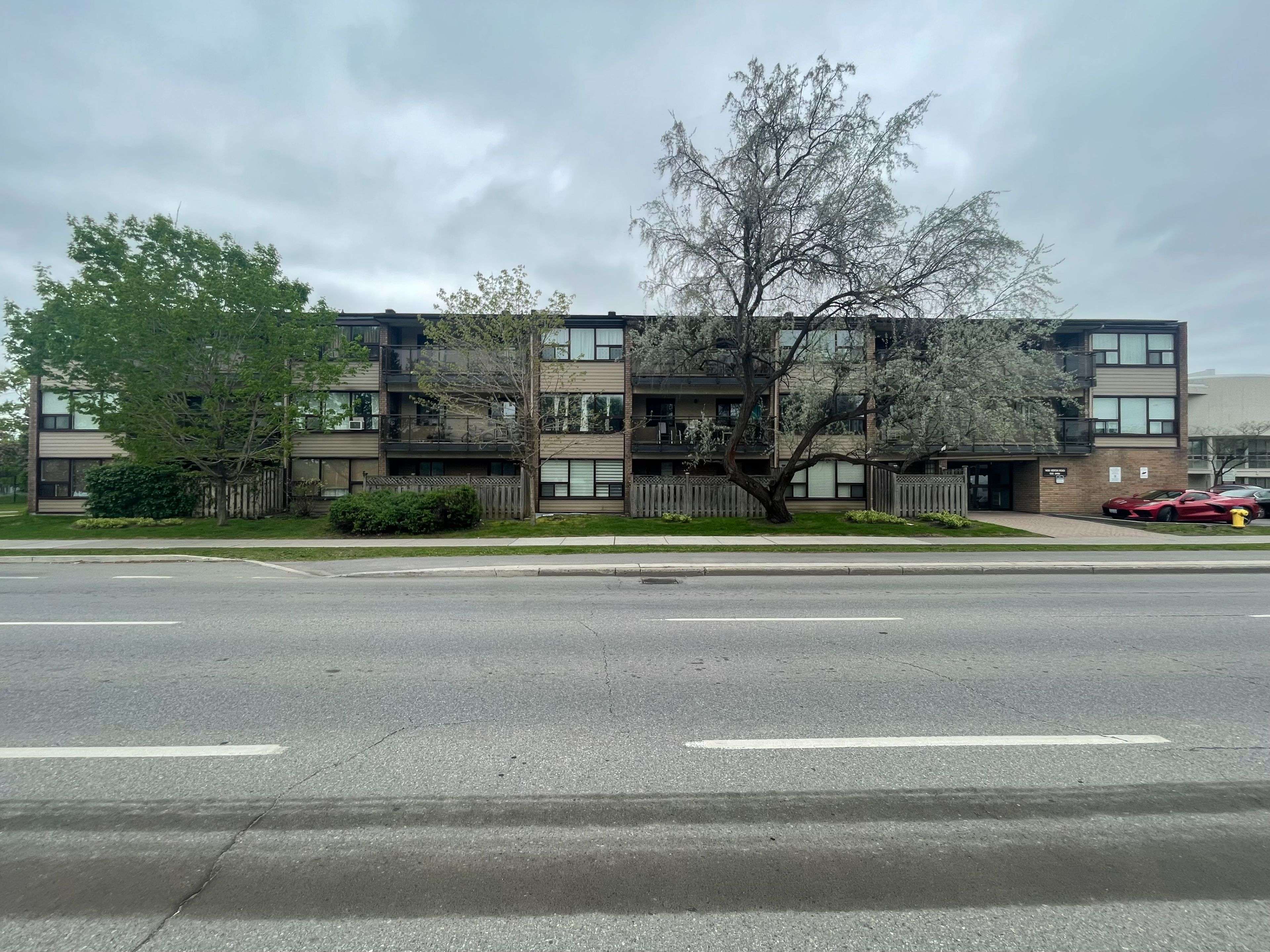 Hunt Club - South Keys And Area, ON K1V 6A5,1490 Heron RD #203