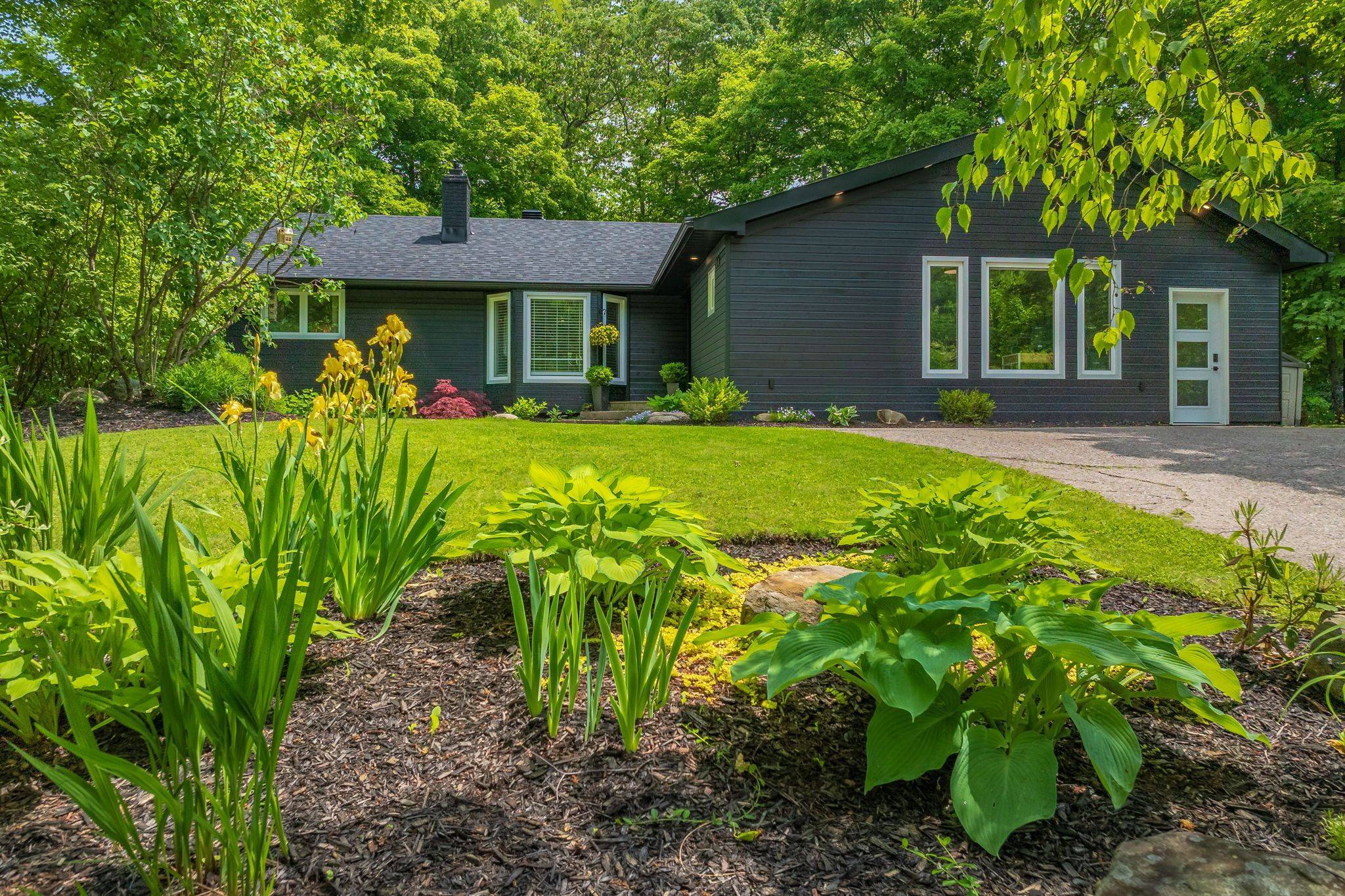 Huntsville, ON P1H 1Y9,245 Summit DR