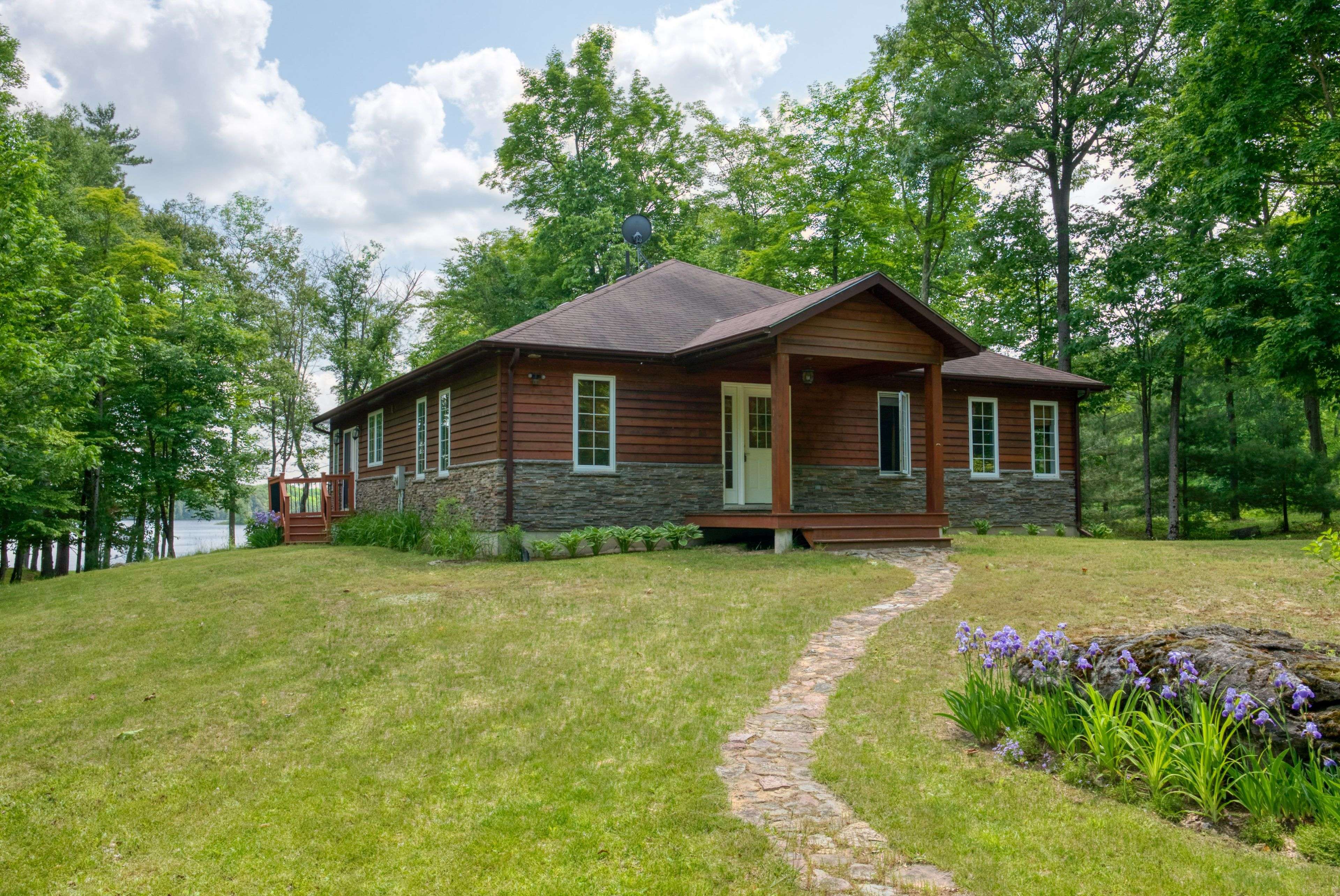 Frontenac, ON K0H 2B0,855 Crow Lake RD