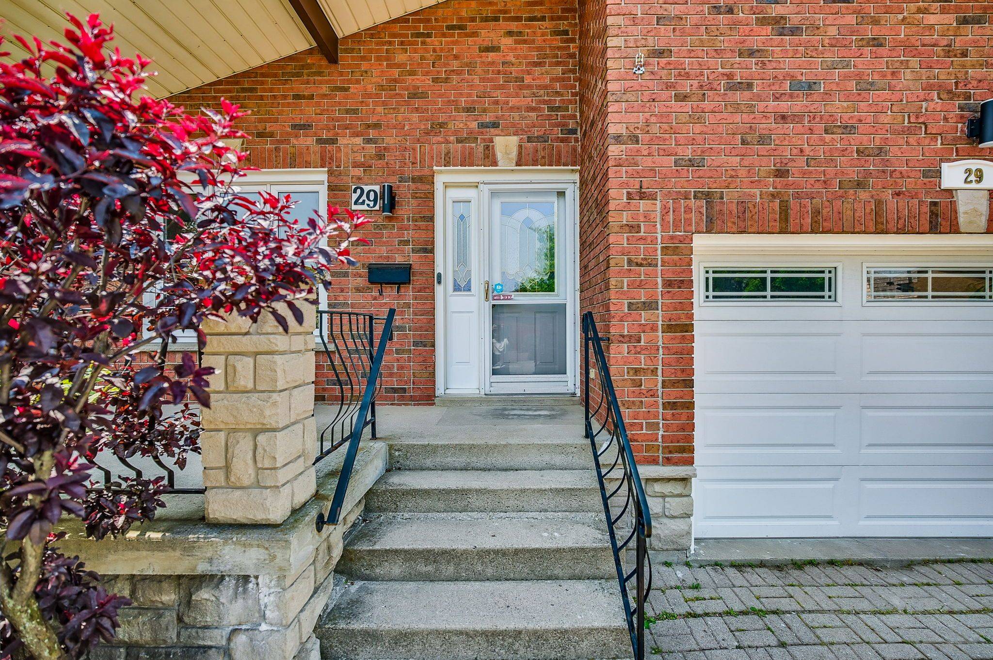 Hamilton, ON L9C 7K2,29 Guildwood DR