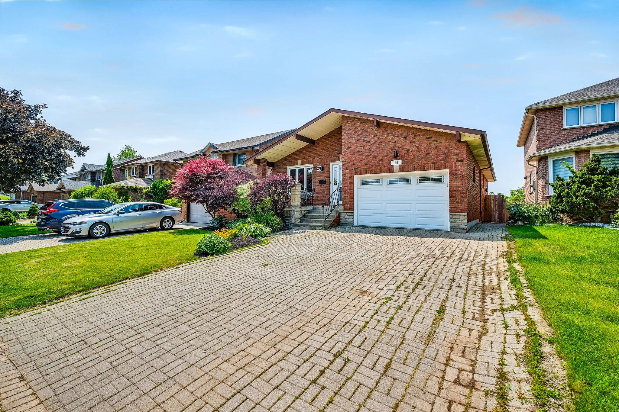 Hamilton, ON L9C 7K2,29 Guildwood DR