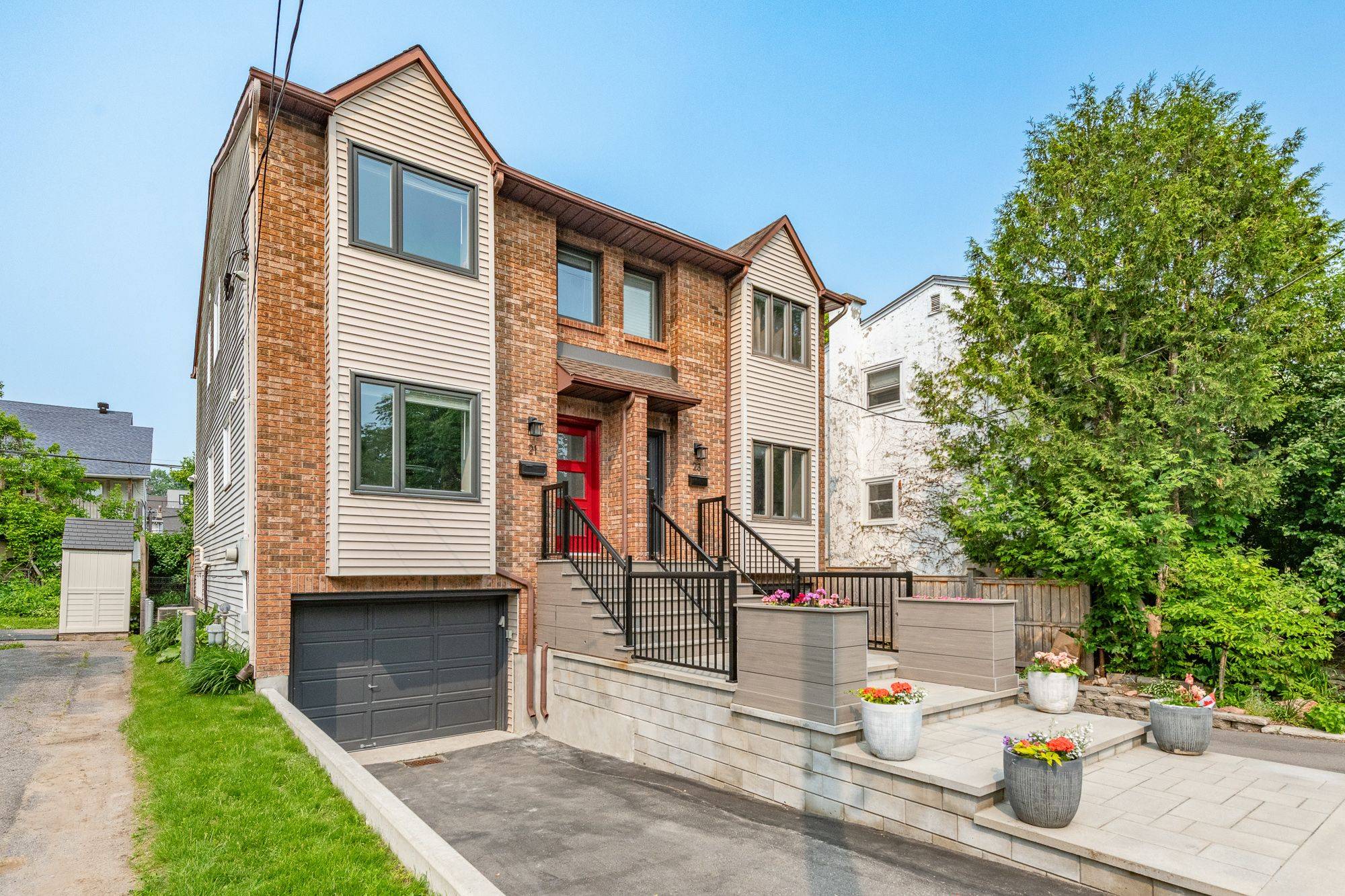 Vanier And Kingsview Park, ON K1L 5K3,21 Marquette AVE
