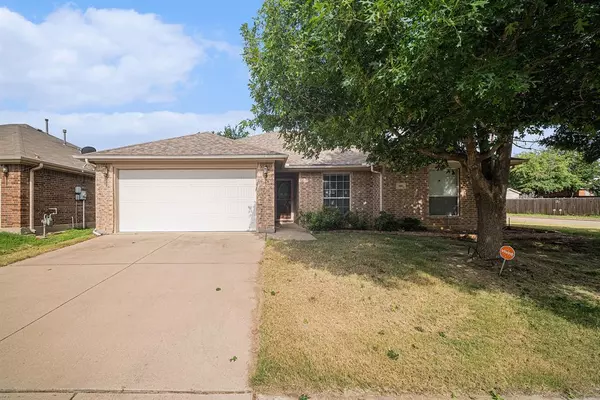 600 Swift Current Drive,  Crowley,  TX 76036