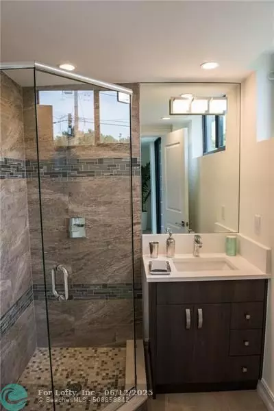 Fort Lauderdale, FL 33304,825 NE 17th Ter #4