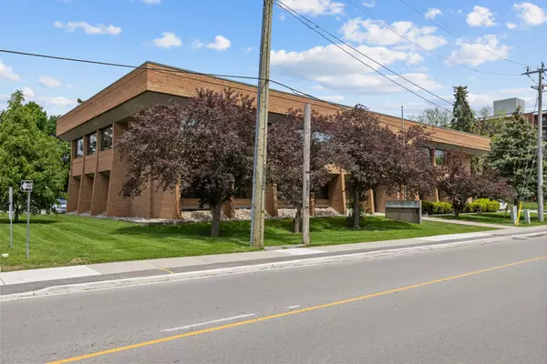 Richmond Hill, ON L4C 2M6,21 Dunlop ST