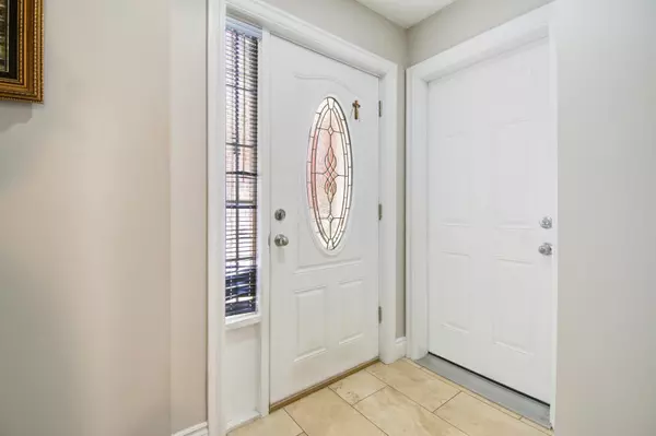 Mississauga, ON L5N 6L1,2840 Tradewind DR