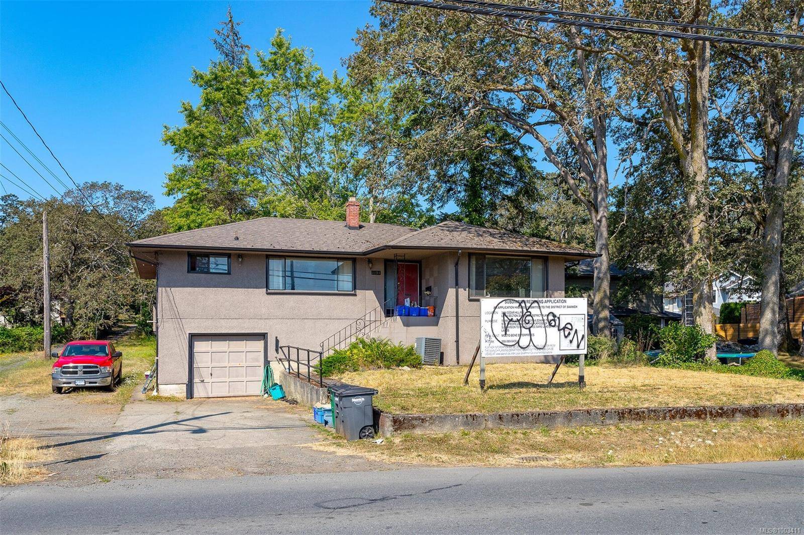 3494 Cedar Hill Rd, Saanich, BC V8P 3Z1
