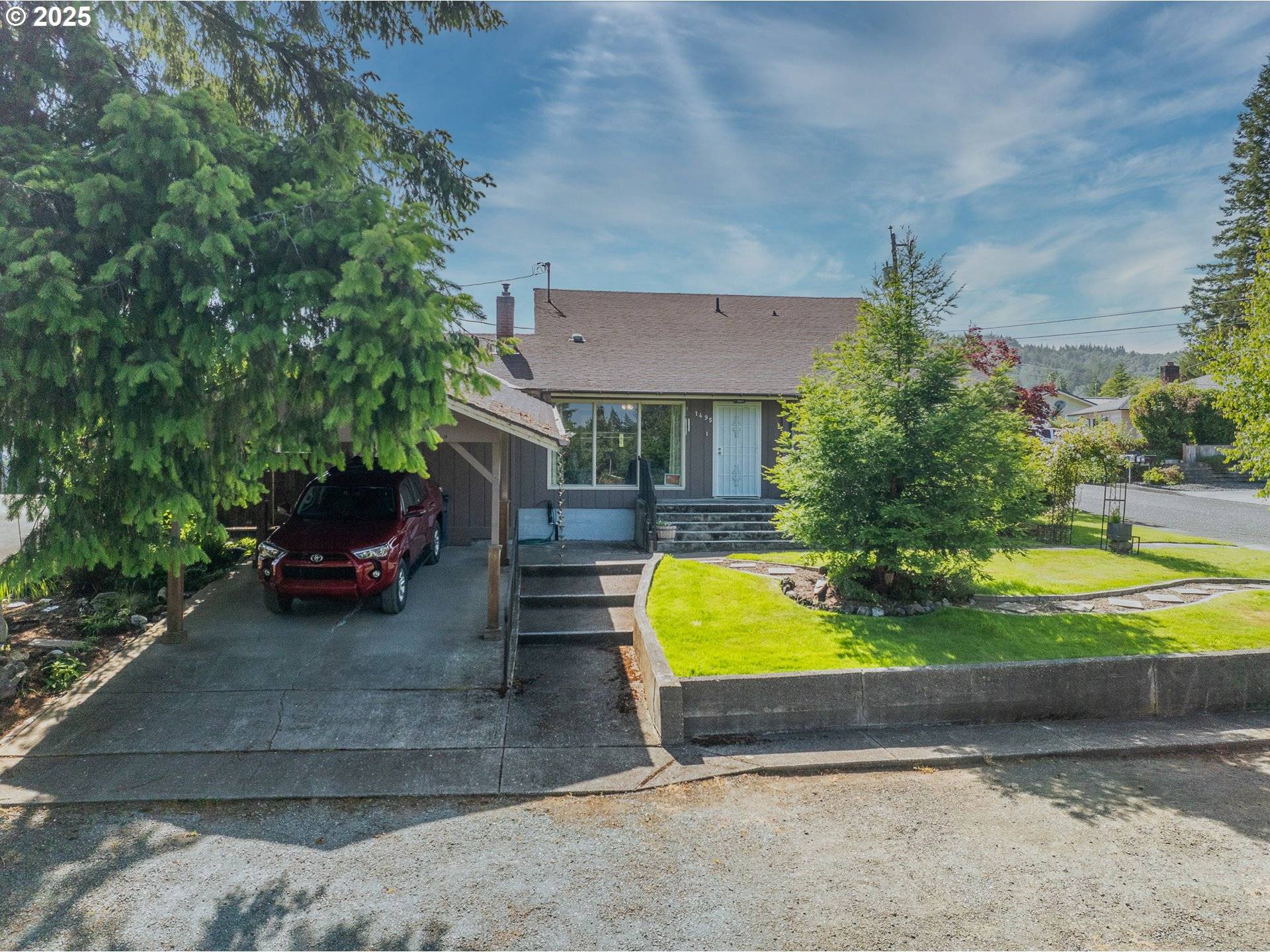 1495 N Hemlock ST, Coquille, OR 97423