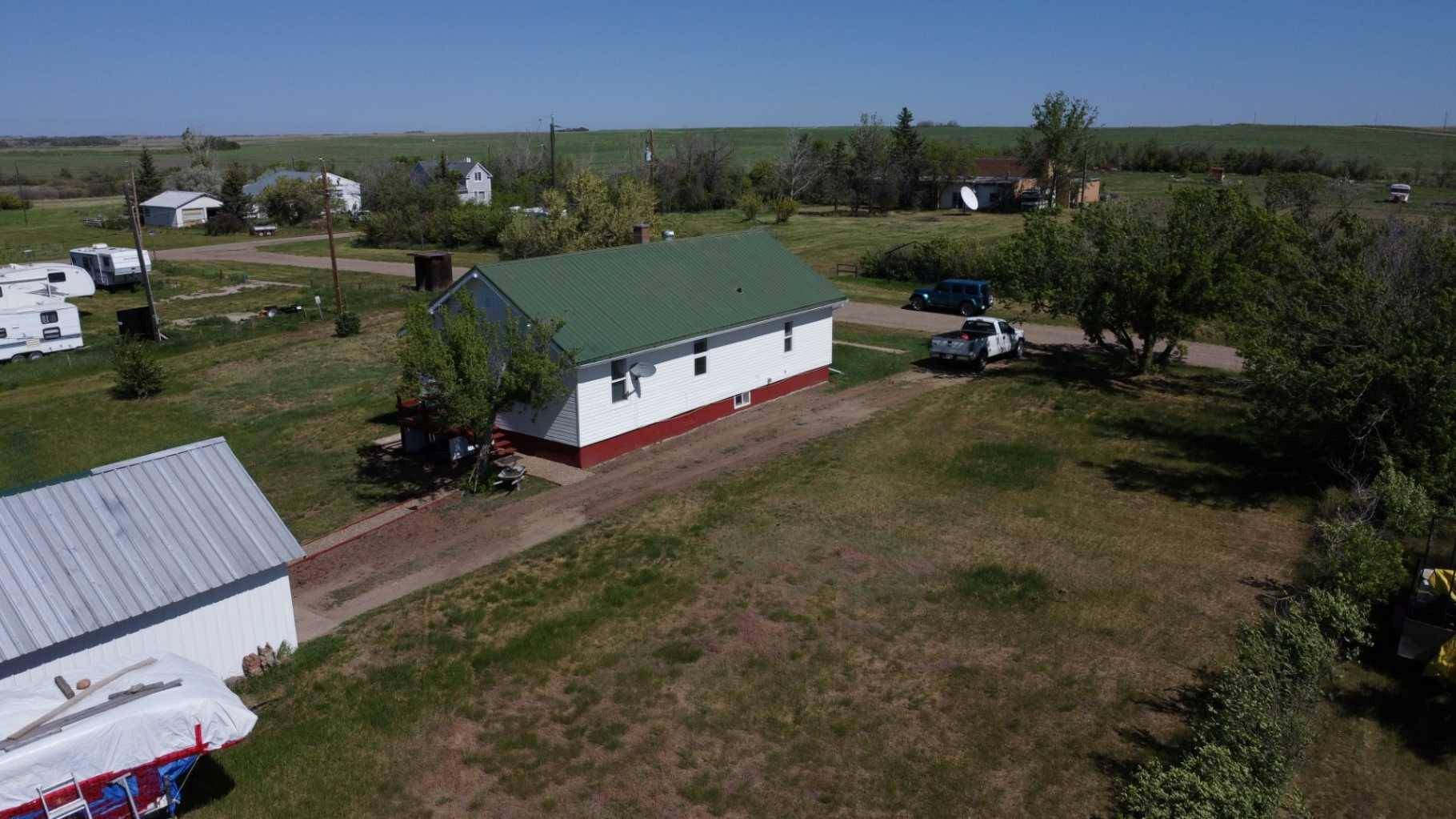 Chinook, AB T0J 0R0,121 3 AVE