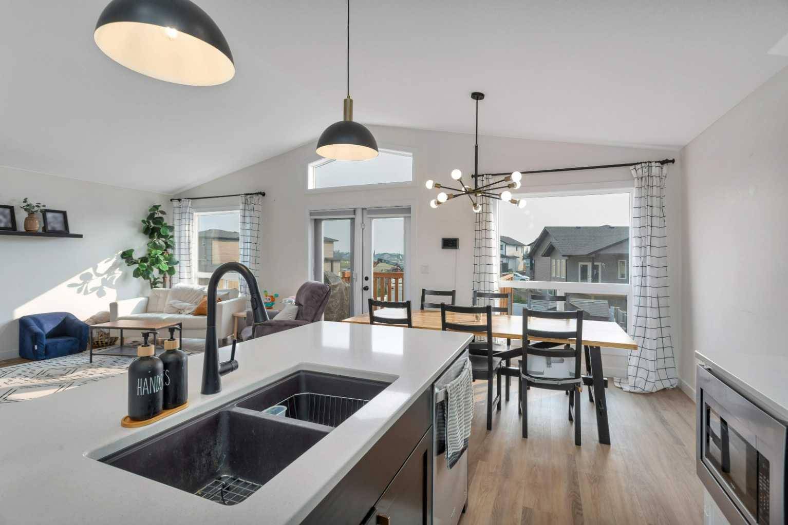 Sylvan Lake, AB T4S 0M9,38 Brookstone DR