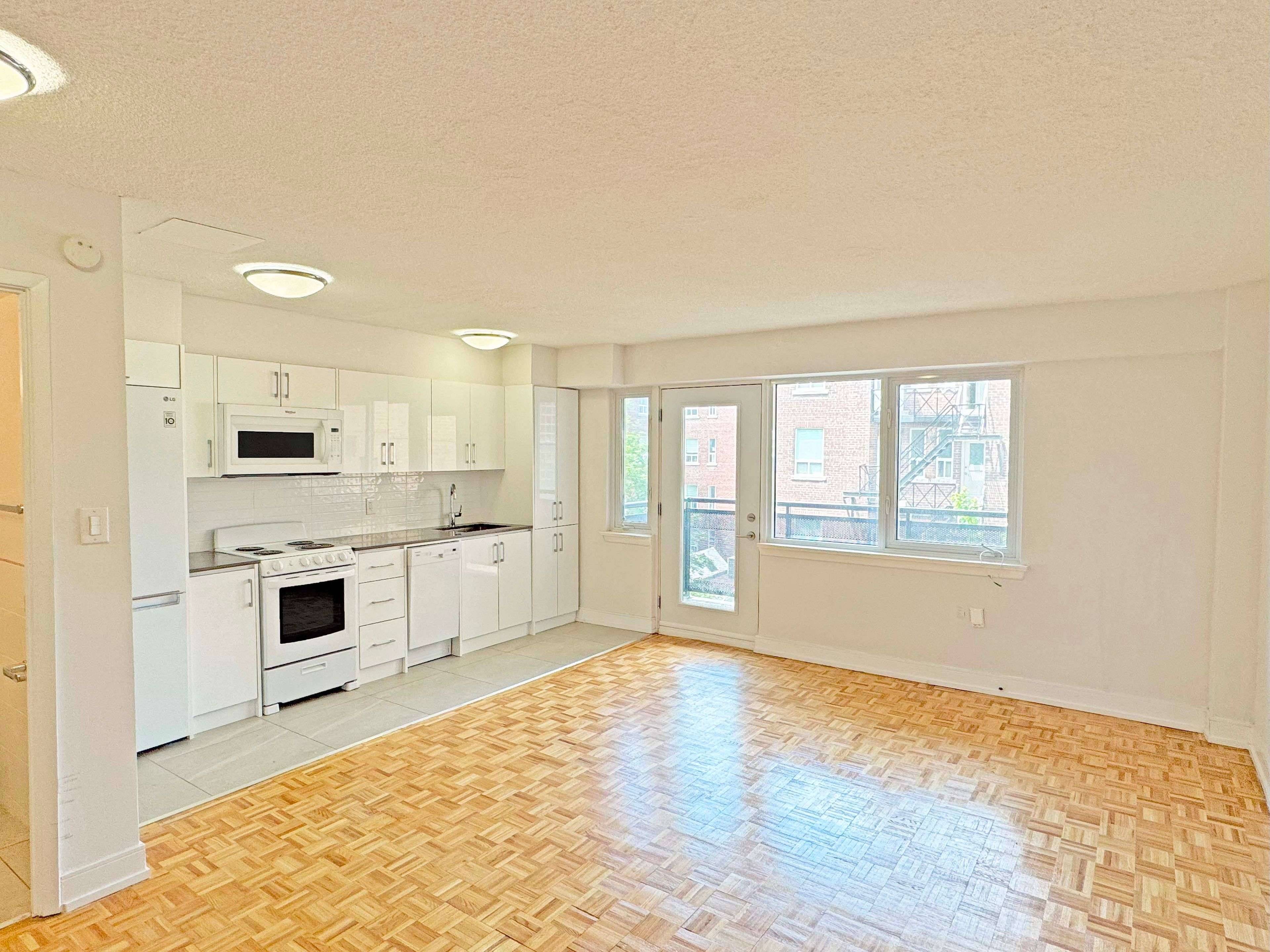 95 Lawton BLVD #404, Toronto C02, ON M4V 1Z8