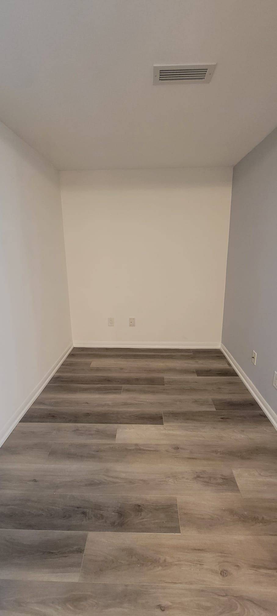 Toronto C01, ON M5E 1Z8,18 Yonge ST #1009