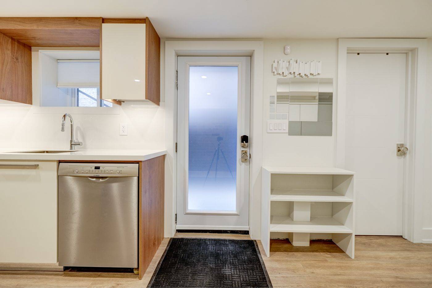 274 Roxton RD #Lower, Toronto C01, ON M6G 3P9