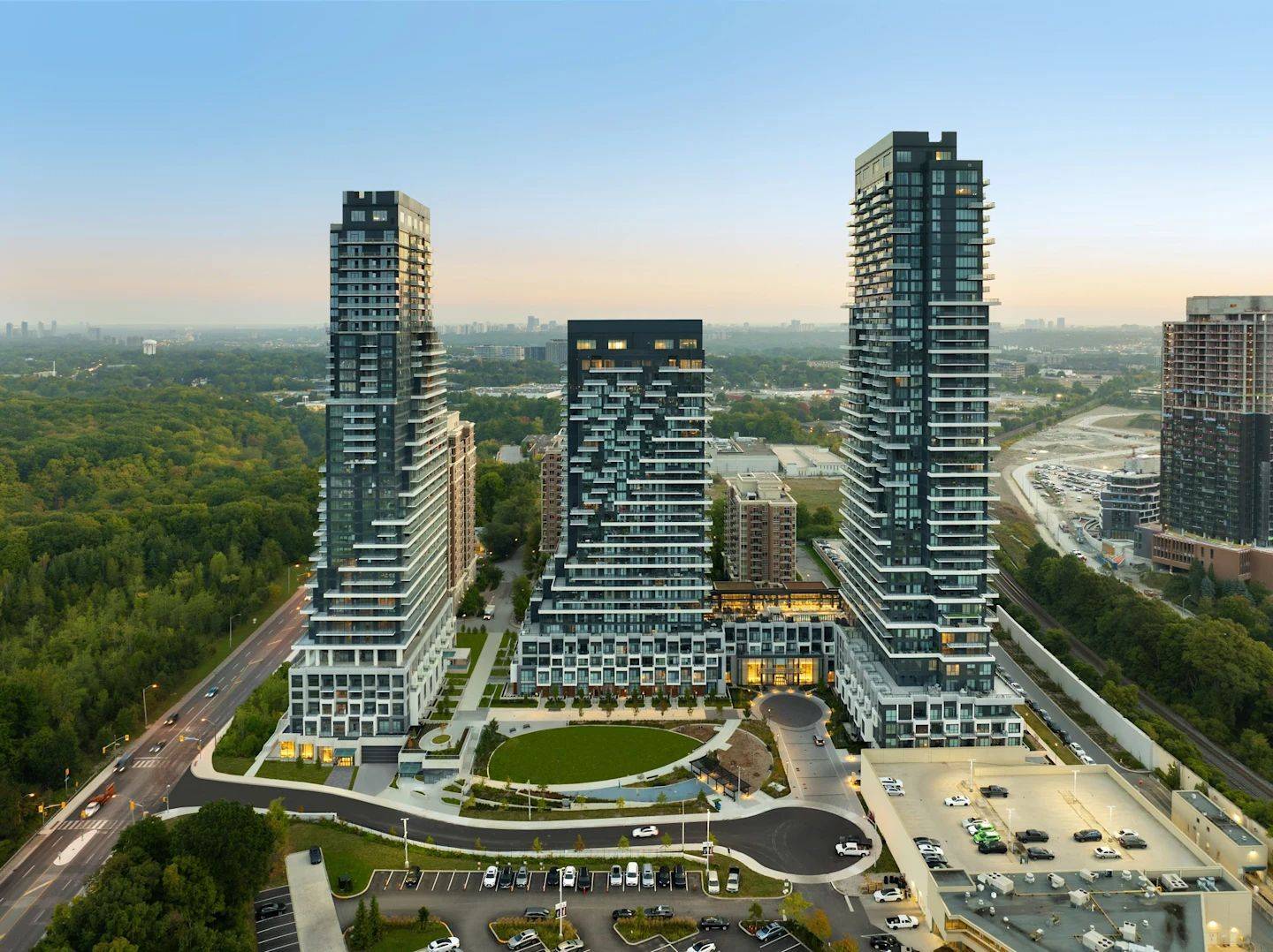 10 Inn On the Park DR #304, Toronto C13, ON M3C 0P9