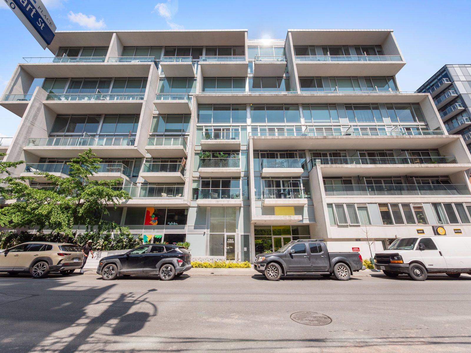 Toronto C01, ON M5V 2M9,75 Portland ST #816