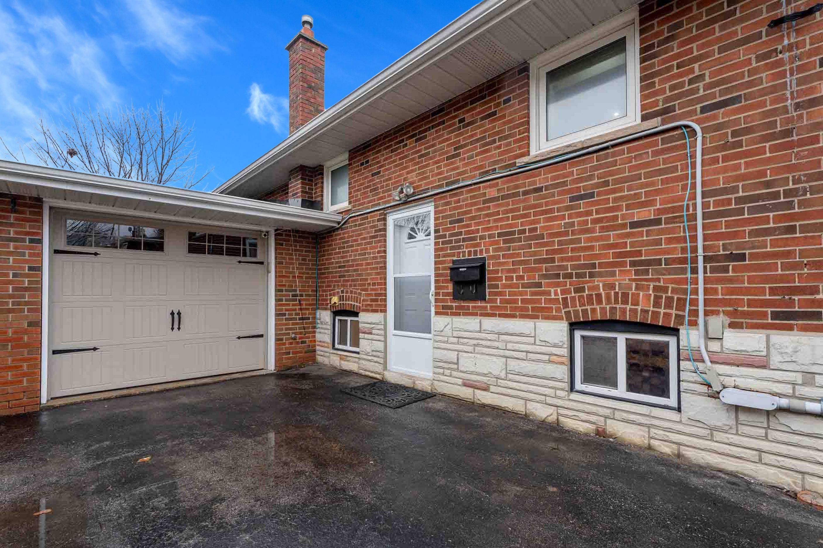 Toronto E04, ON M1K 2V4,24 Hughey CRES