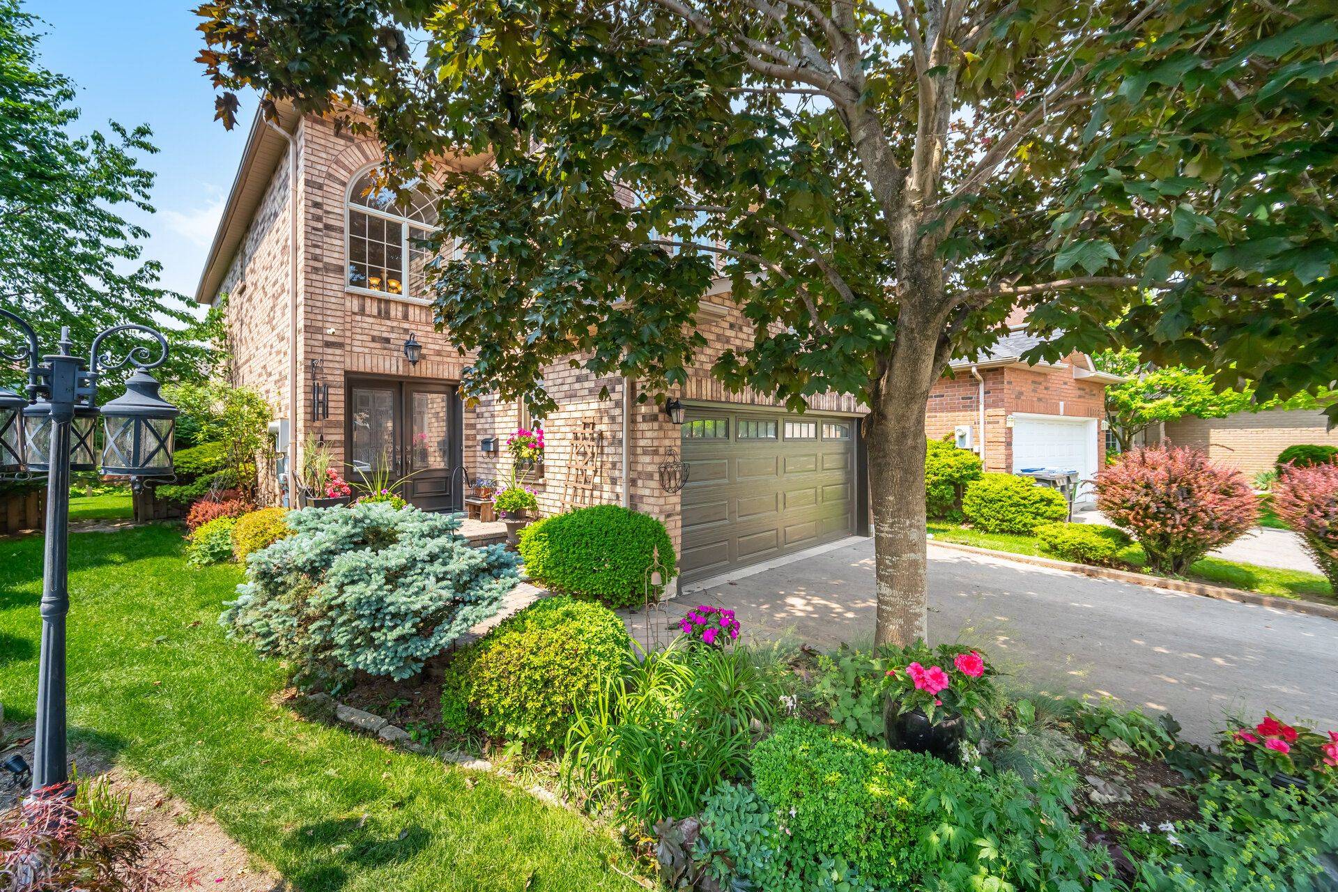 Mississauga, ON L5N 7P3,7368 Davemark CT