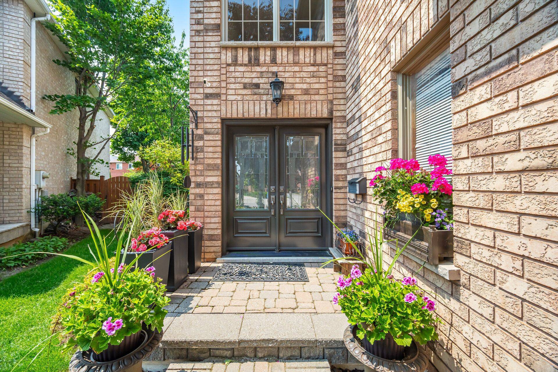 Mississauga, ON L5N 7P3,7368 Davemark CT