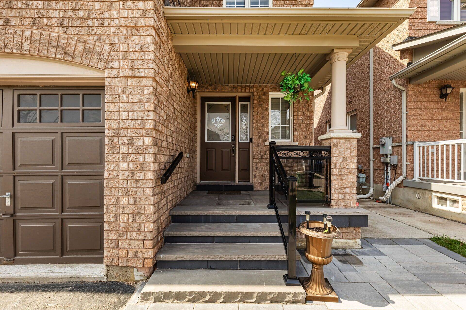 Brampton, ON L6P 0Z3,54 Amethyst CIR
